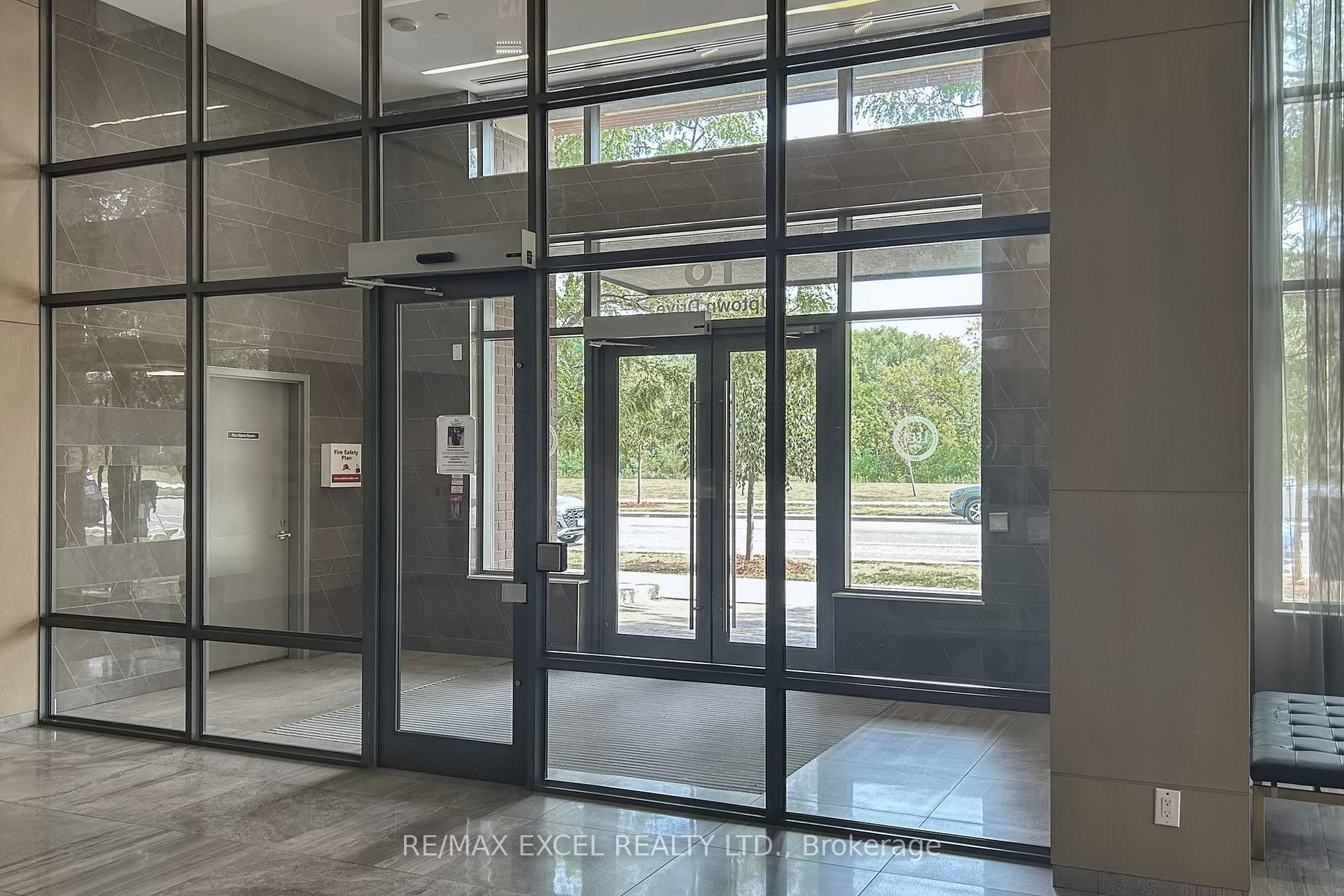Photo 4 of Unit 207, 18 Uptown Drive, Markham, Unionville — HOMEH