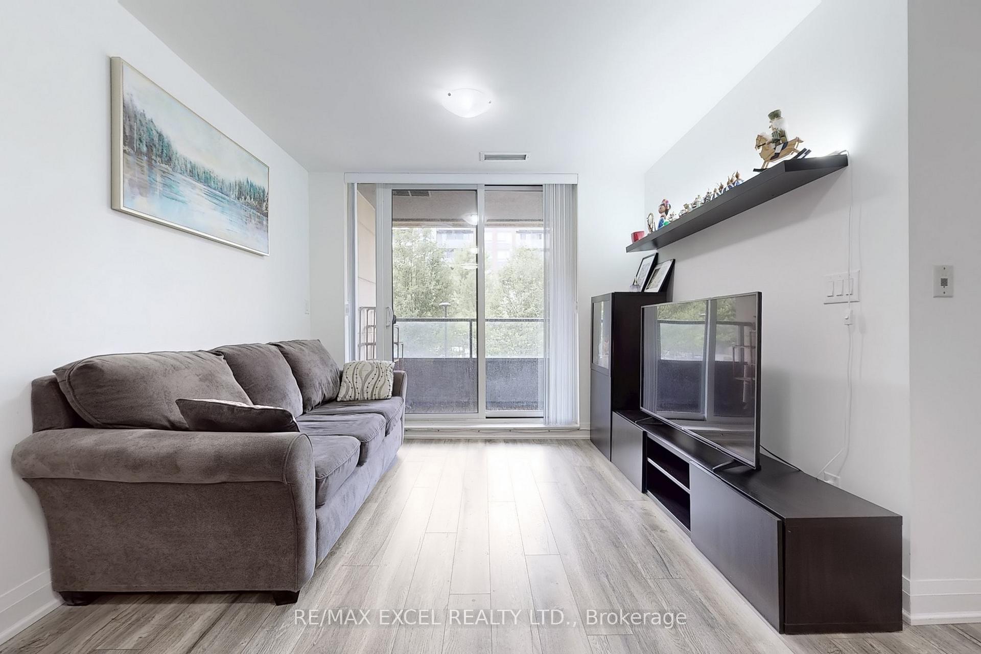 Photo 8 of Unit 207, 18 Uptown Drive, Markham, Unionville — HOMEH