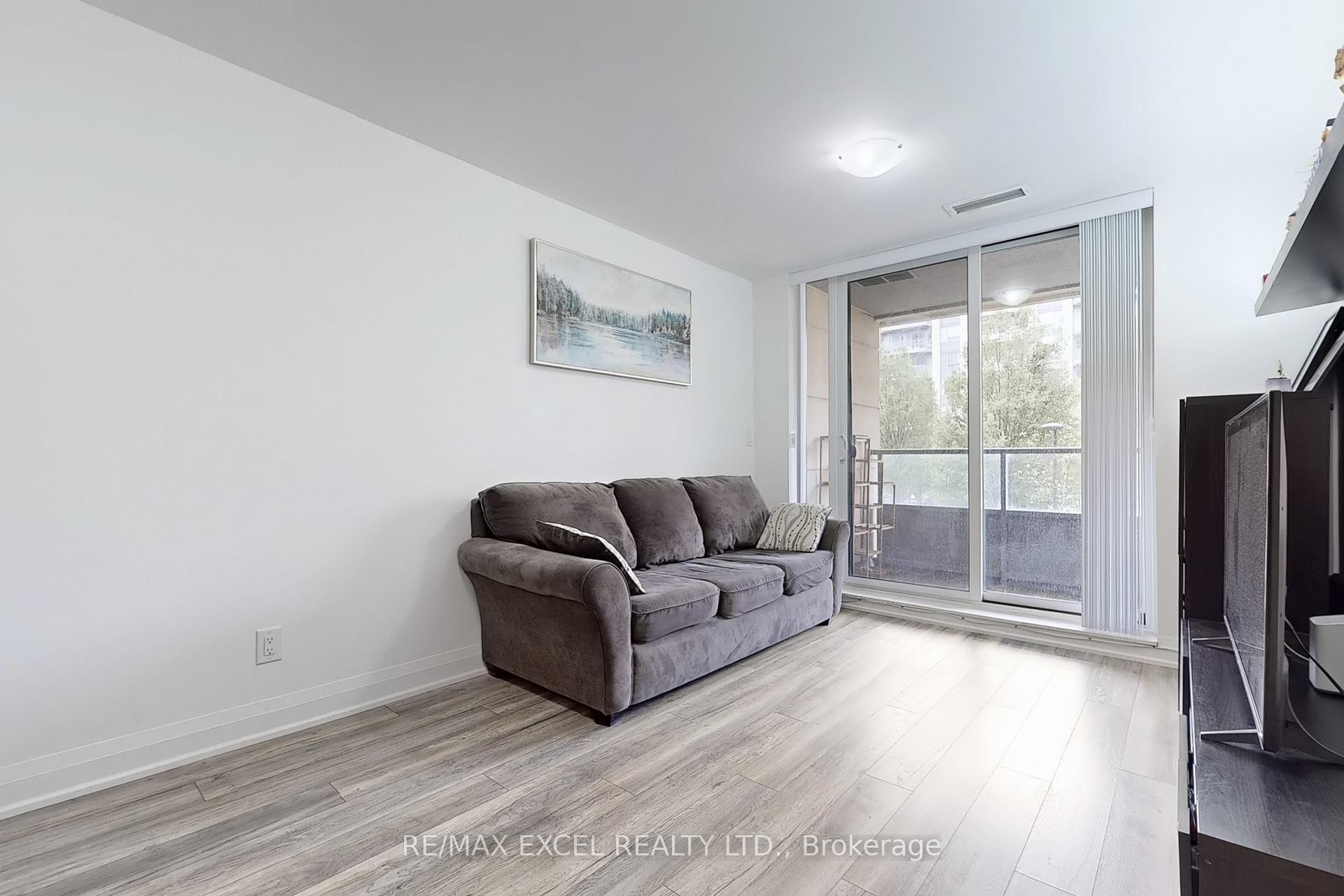 Photo 9 of Unit 207, 18 Uptown Drive, Markham, Unionville — HOMEH