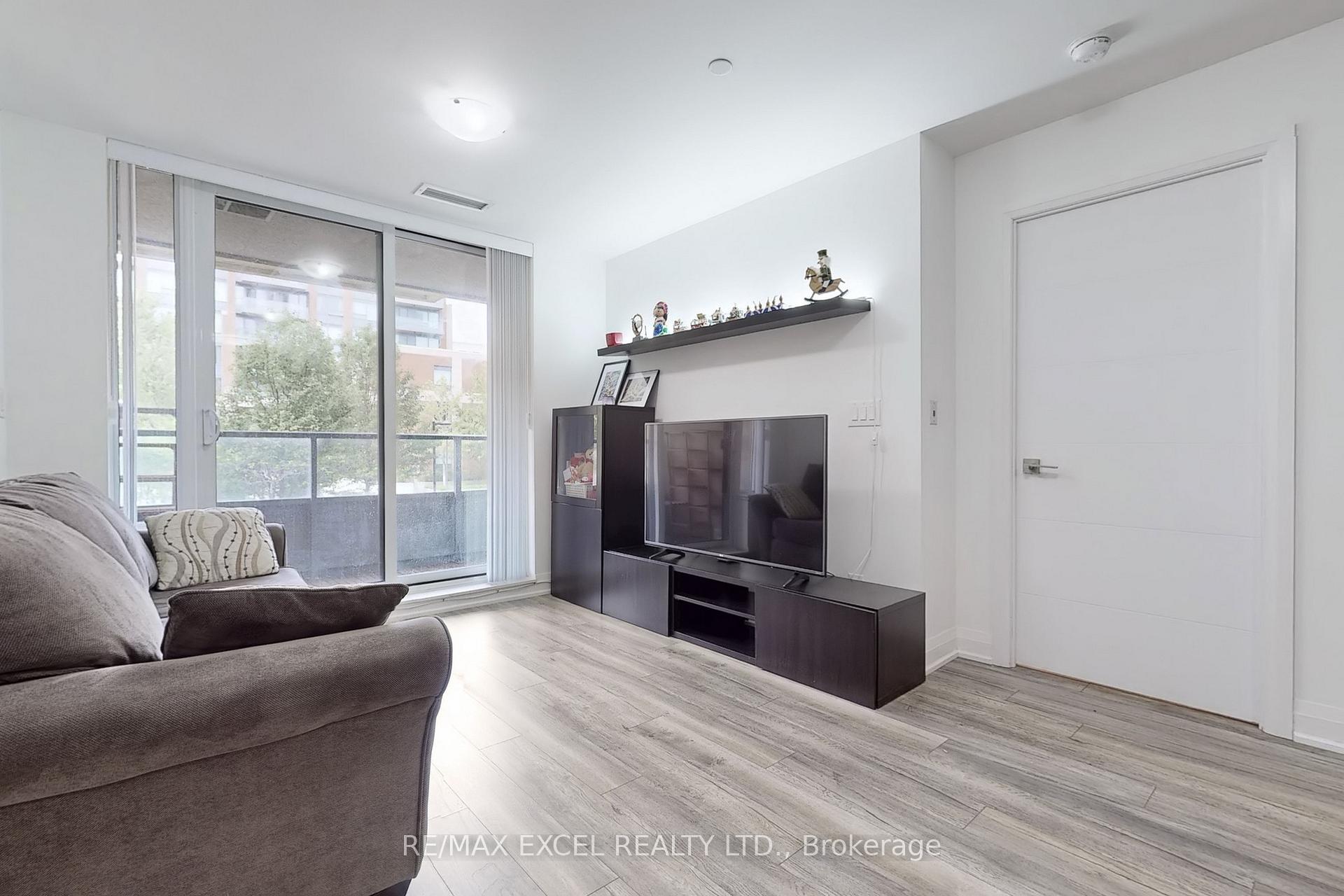 Photo 10 of Unit 207, 18 Uptown Drive, Markham, Unionville — HOMEH