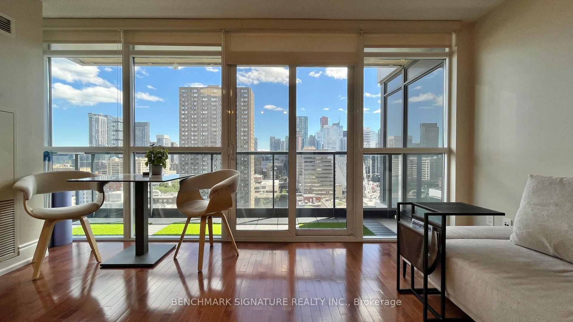 Photo 4 of Unit 1702, 25 Carlton Street, Toronto, Church-Yonge Corridor — HOMEH