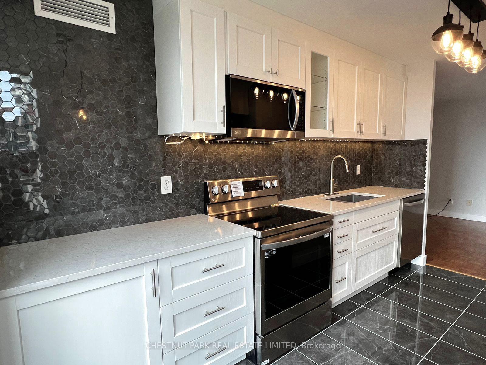 Photo 5 of Unit 909, 43 Eglinton Avenue E, Toronto, Yonge-Eglinton — HOMEH