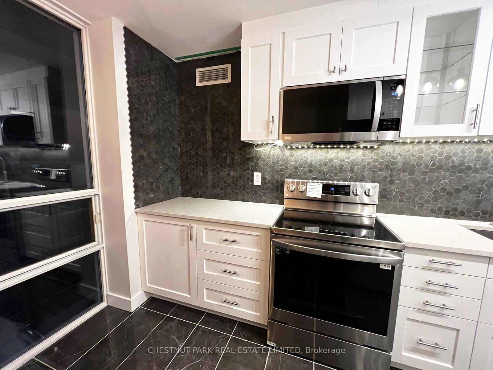 Photo 6 of Unit 909, 43 Eglinton Avenue E, Toronto, Yonge-Eglinton — HOMEH