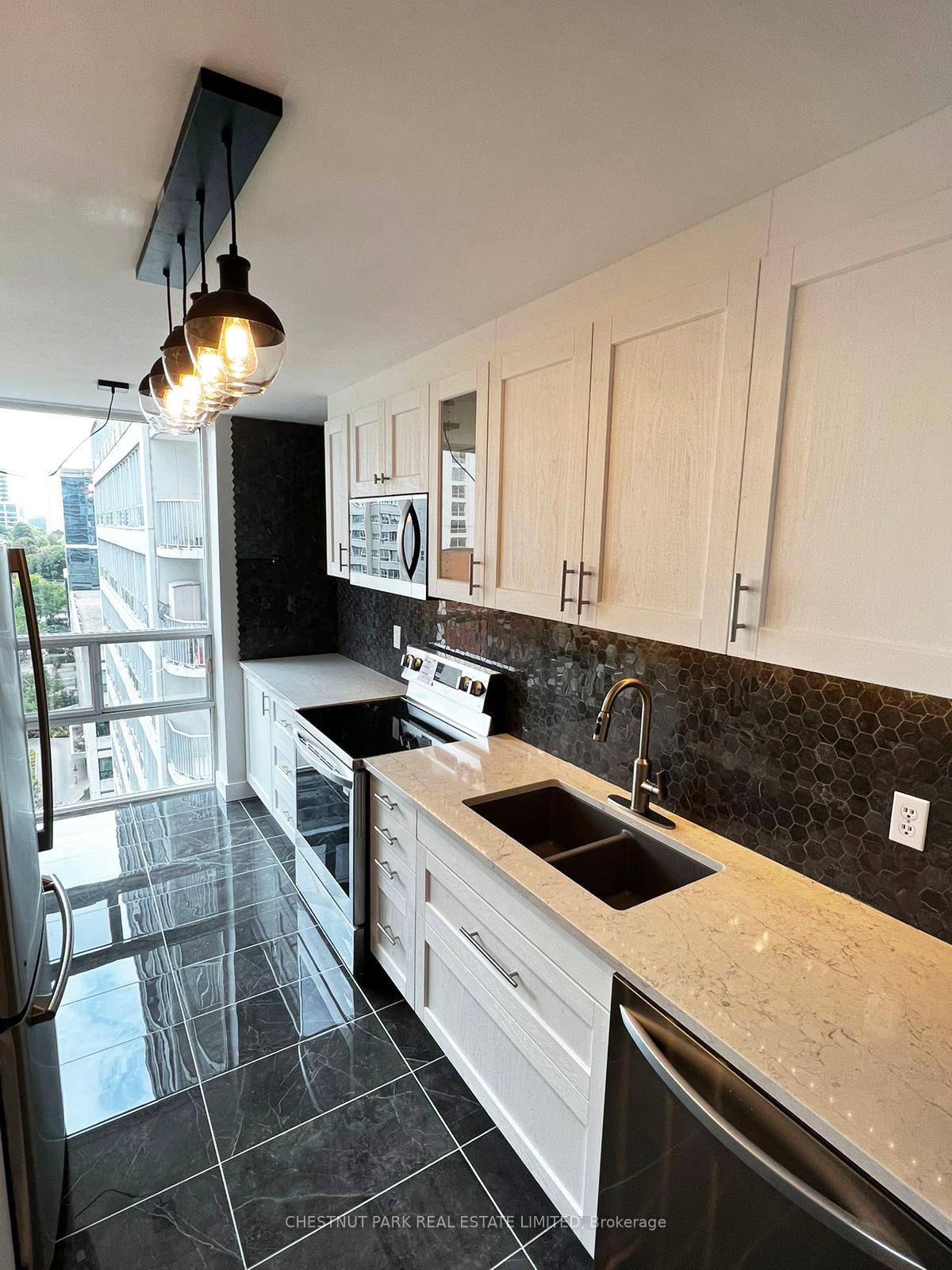 Photo 8 of Unit 909, 43 Eglinton Avenue E, Toronto, Yonge-Eglinton — HOMEH