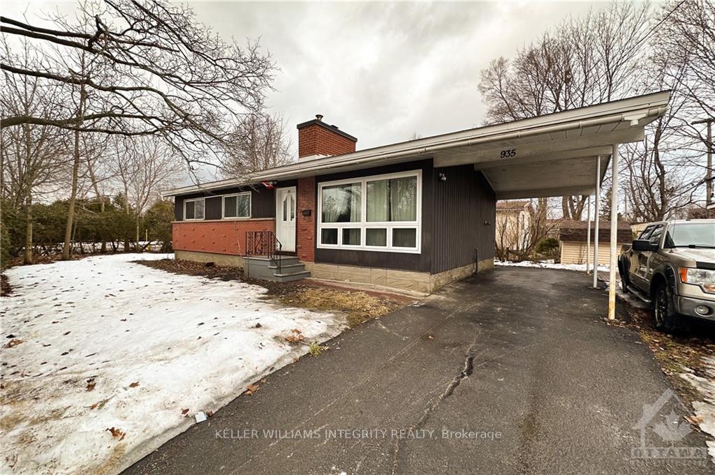 Front of 935 Goren Avenue