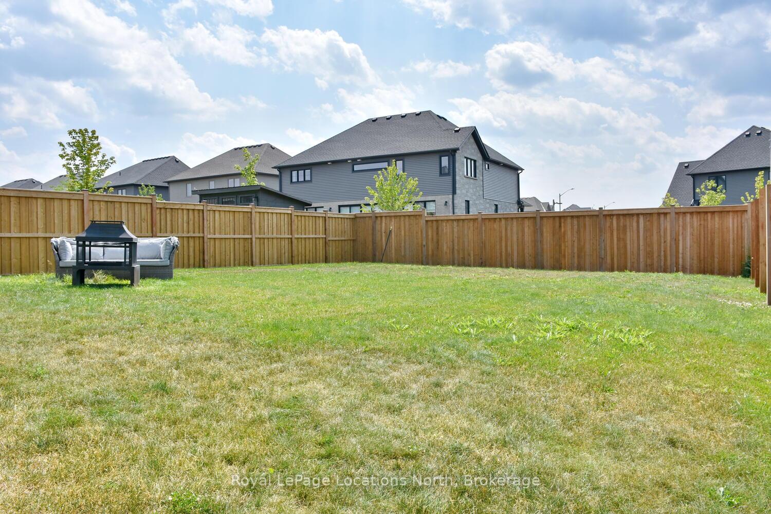 Photo 48 of 10 Dey Drive, Collingwood — HOMEH