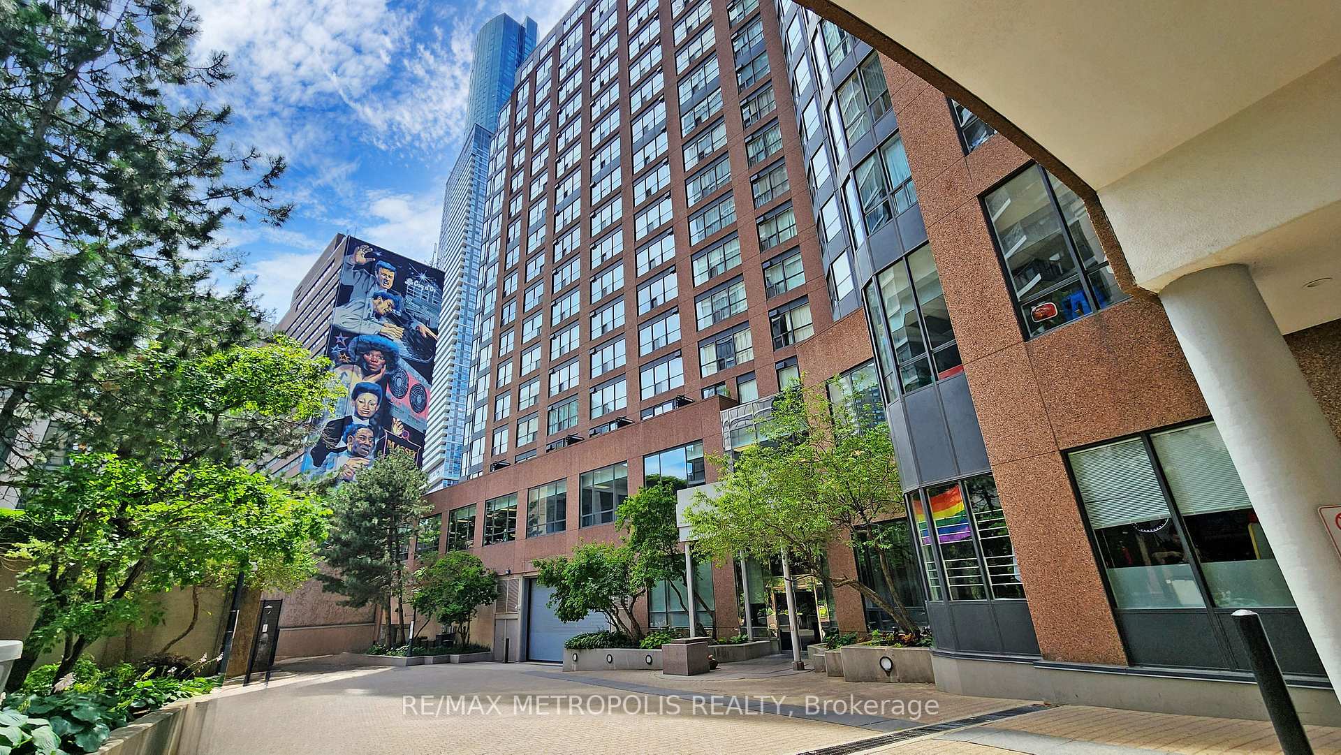 Photo 1 of Unit 810, 7 Carlton Street, Toronto, Church-Yonge Corridor — HOMEH