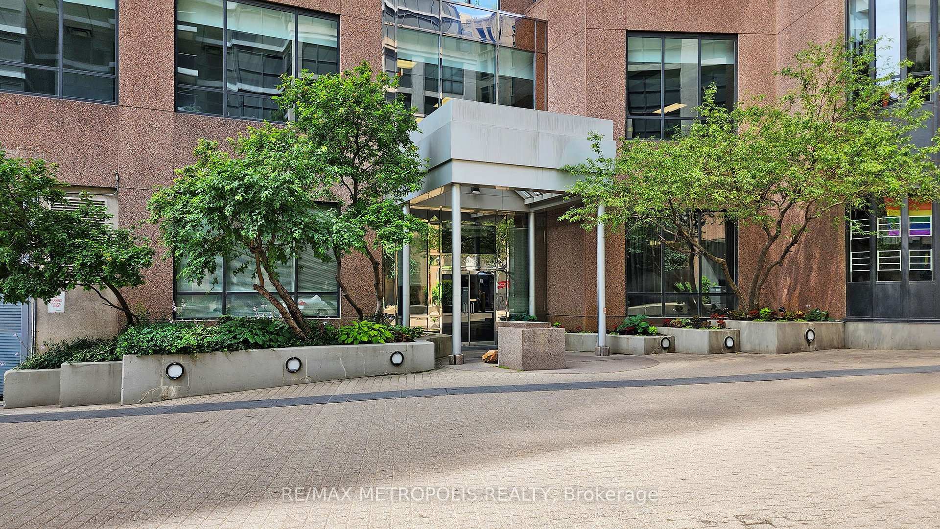 Photo 2 of Unit 810, 7 Carlton Street, Toronto, Church-Yonge Corridor — HOMEH