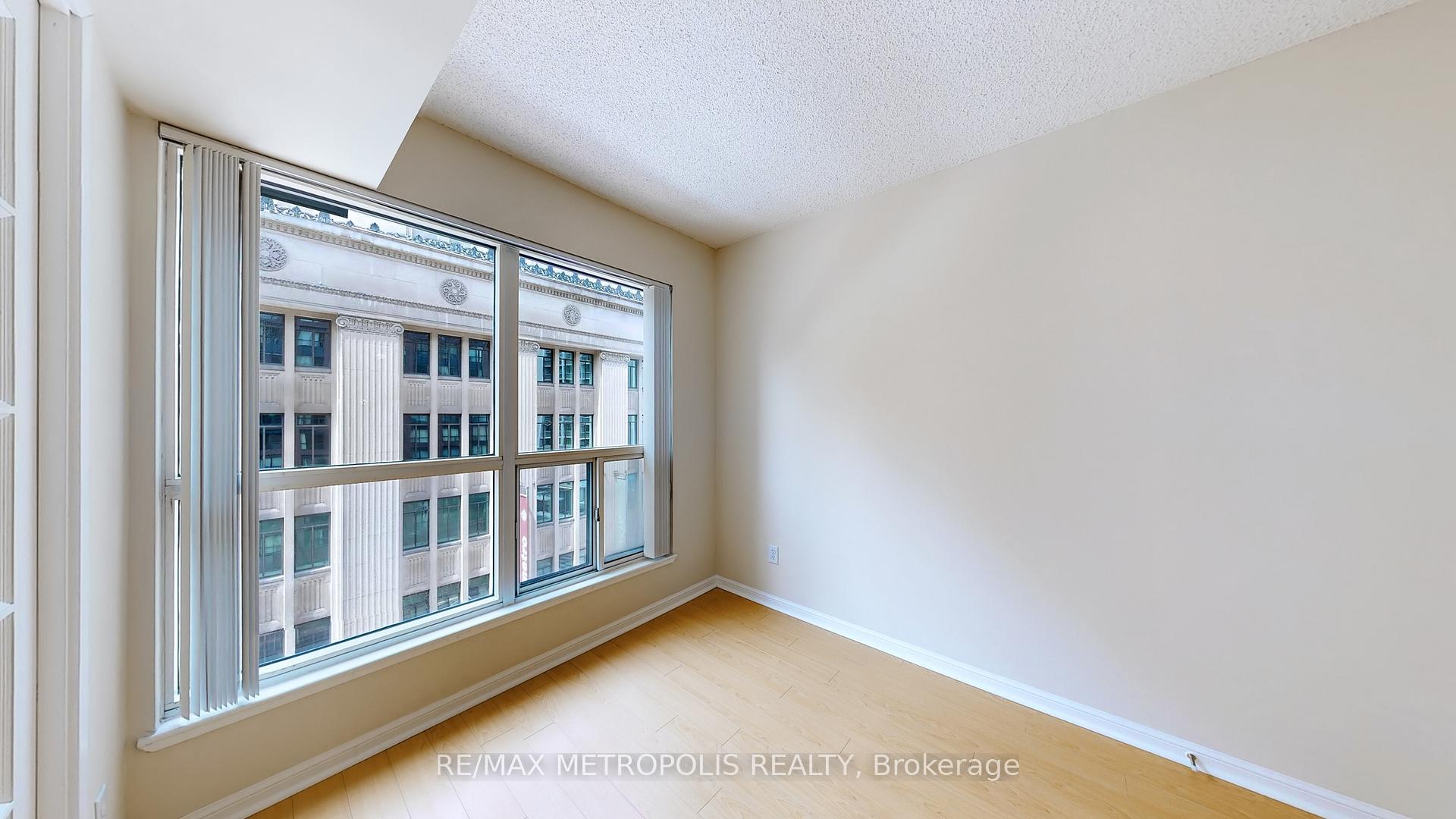 Photo 4 of Unit 810, 7 Carlton Street, Toronto, Church-Yonge Corridor — HOMEH