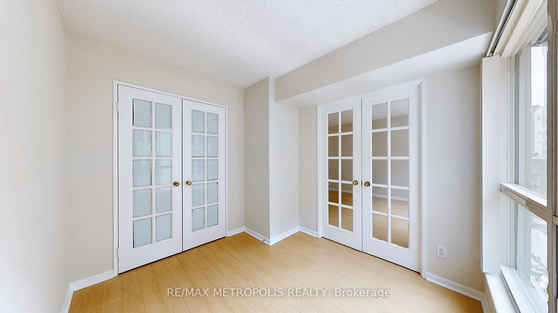 Photo 5 of Unit 810, 7 Carlton Street, Toronto, Church-Yonge Corridor — HOMEH