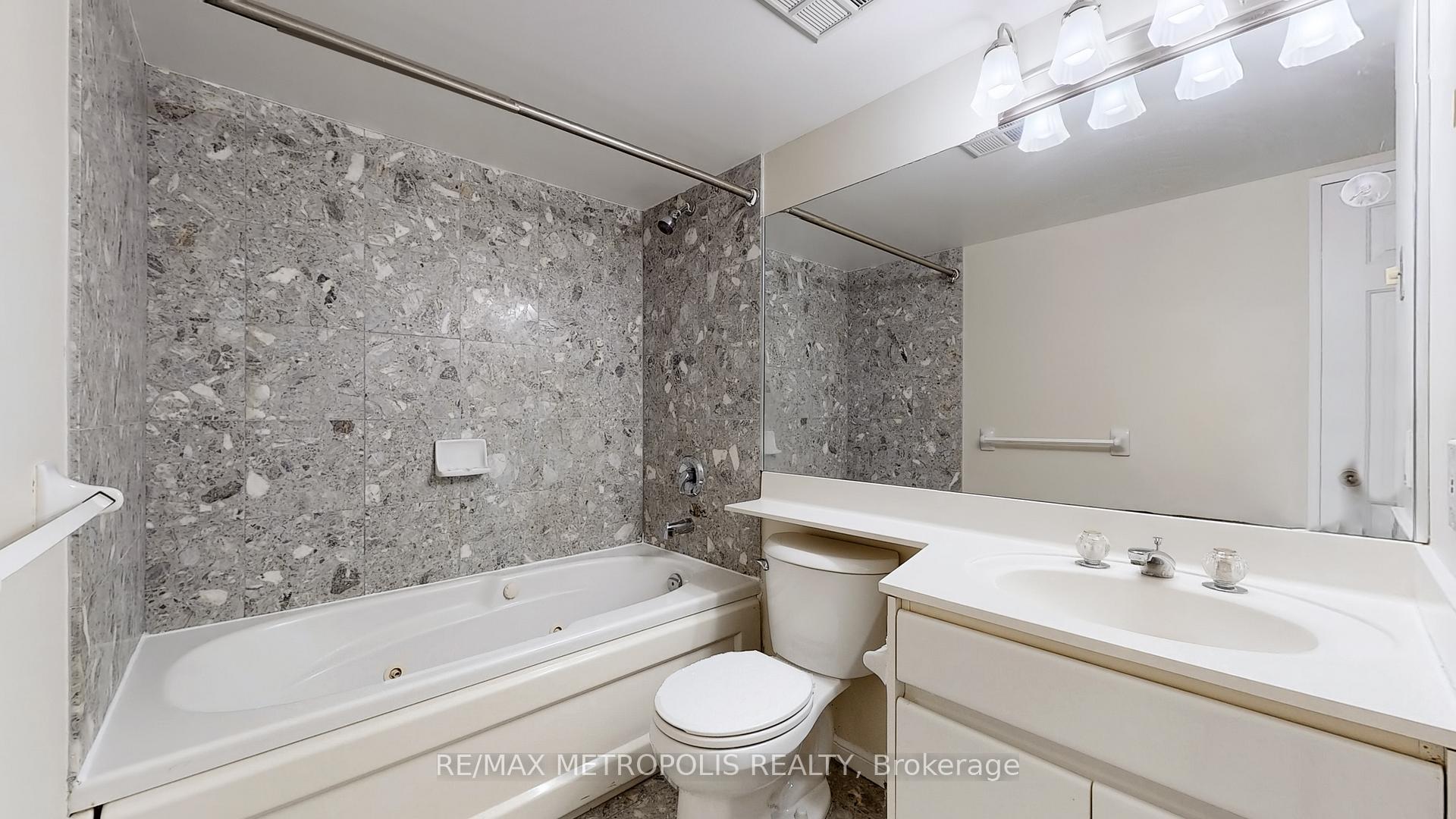 Photo 6 of Unit 810, 7 Carlton Street, Toronto, Church-Yonge Corridor — HOMEH