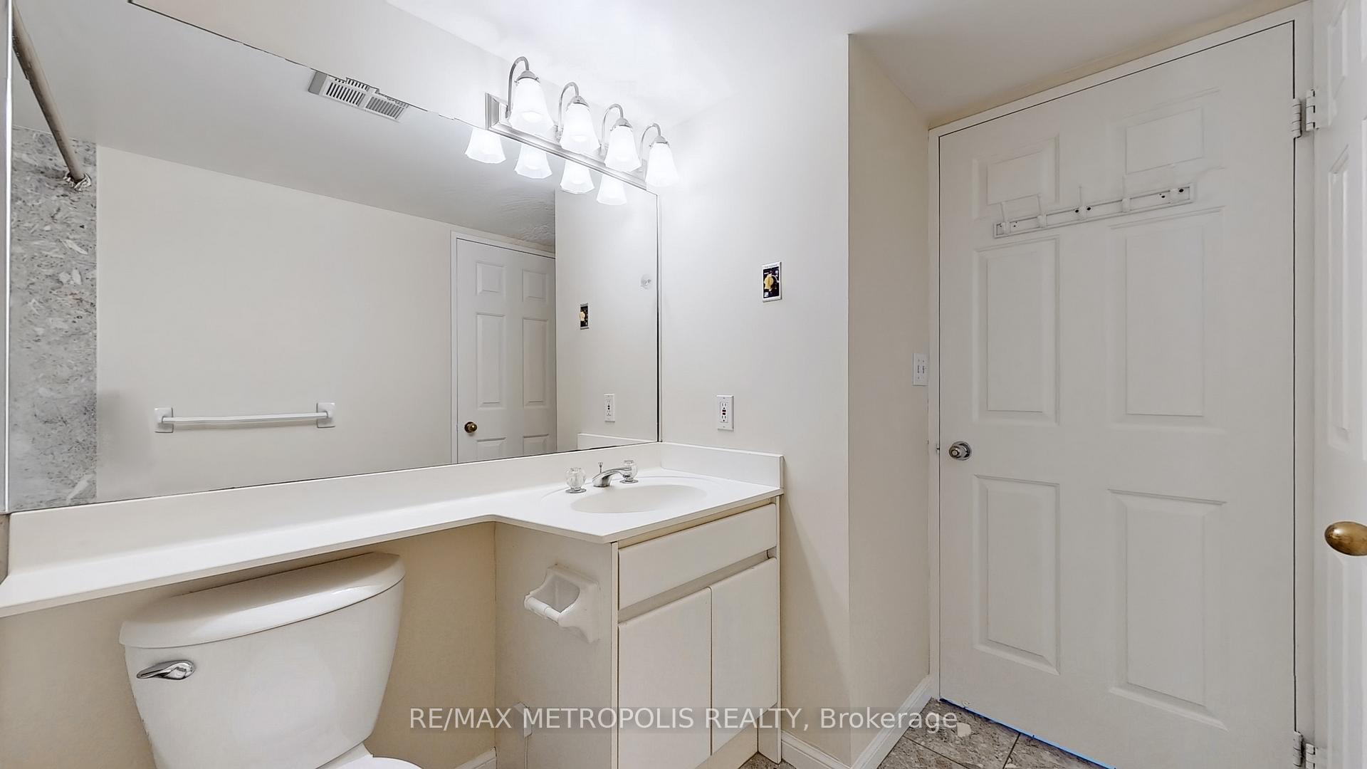 Photo 7 of Unit 810, 7 Carlton Street, Toronto, Church-Yonge Corridor — HOMEH