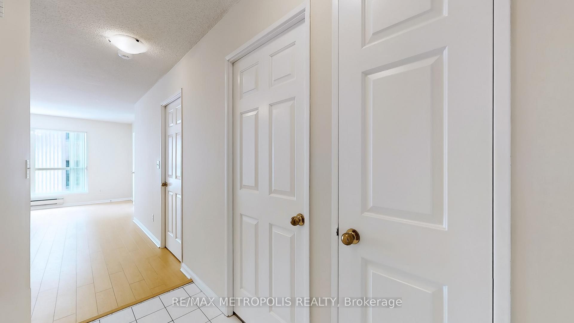Photo 9 of Unit 810, 7 Carlton Street, Toronto, Church-Yonge Corridor — HOMEH