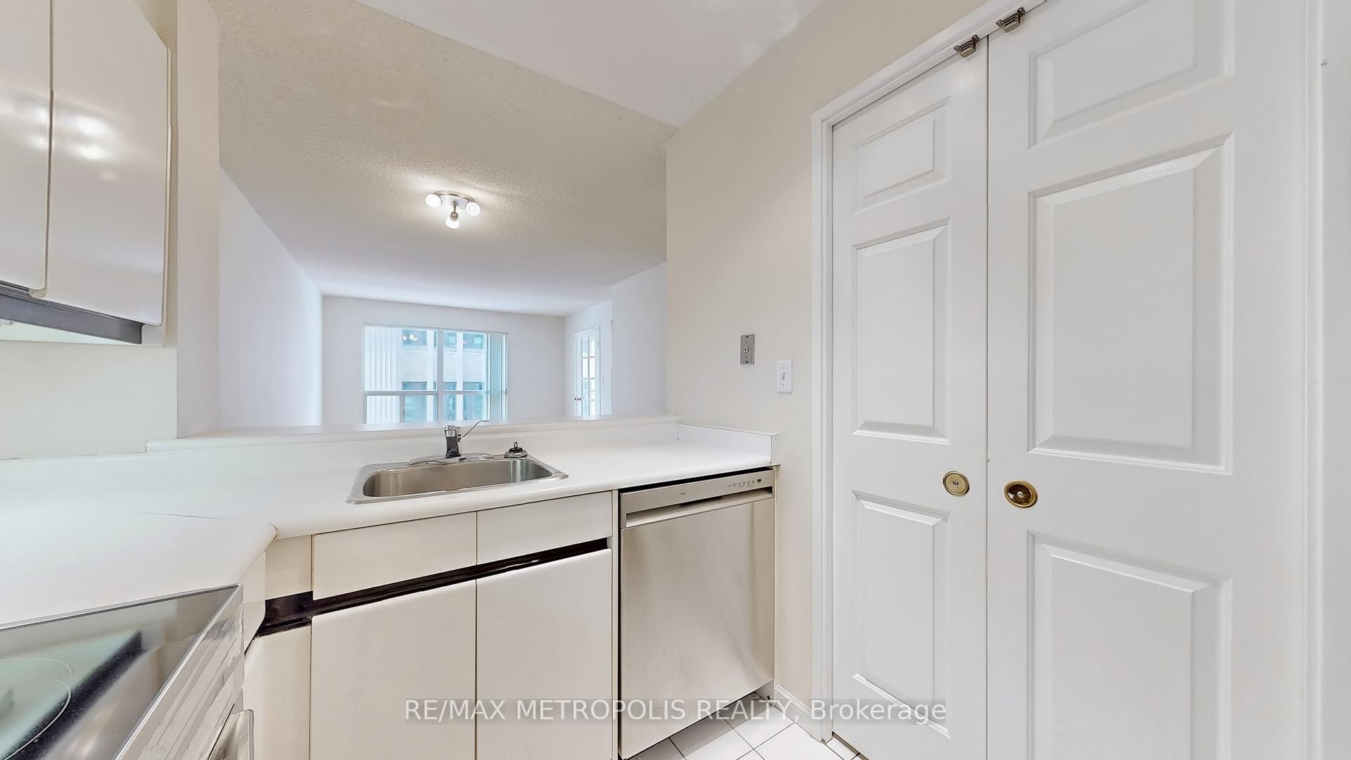 Photo 23 of Unit 810, 7 Carlton Street, Toronto, Church-Yonge Corridor — HOMEH