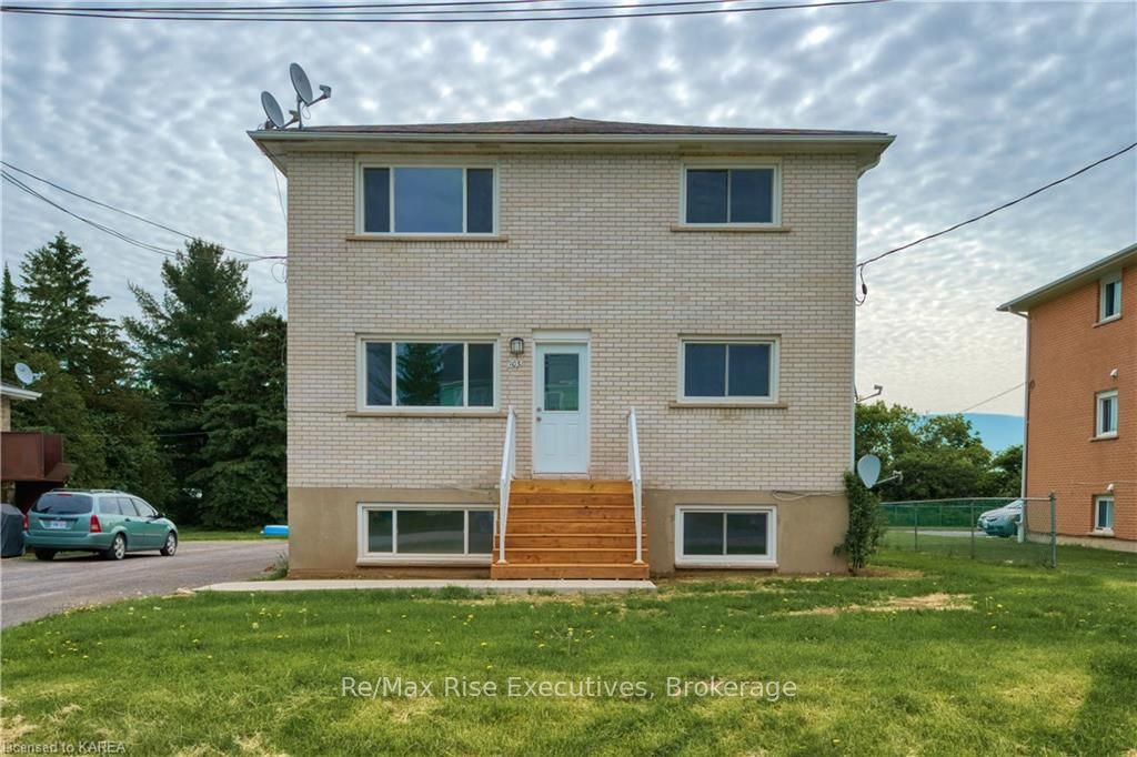 Photo 2 of Unit 1, 103 Day Street, Kingston, East of Sir John A. Blvd — HOMEH