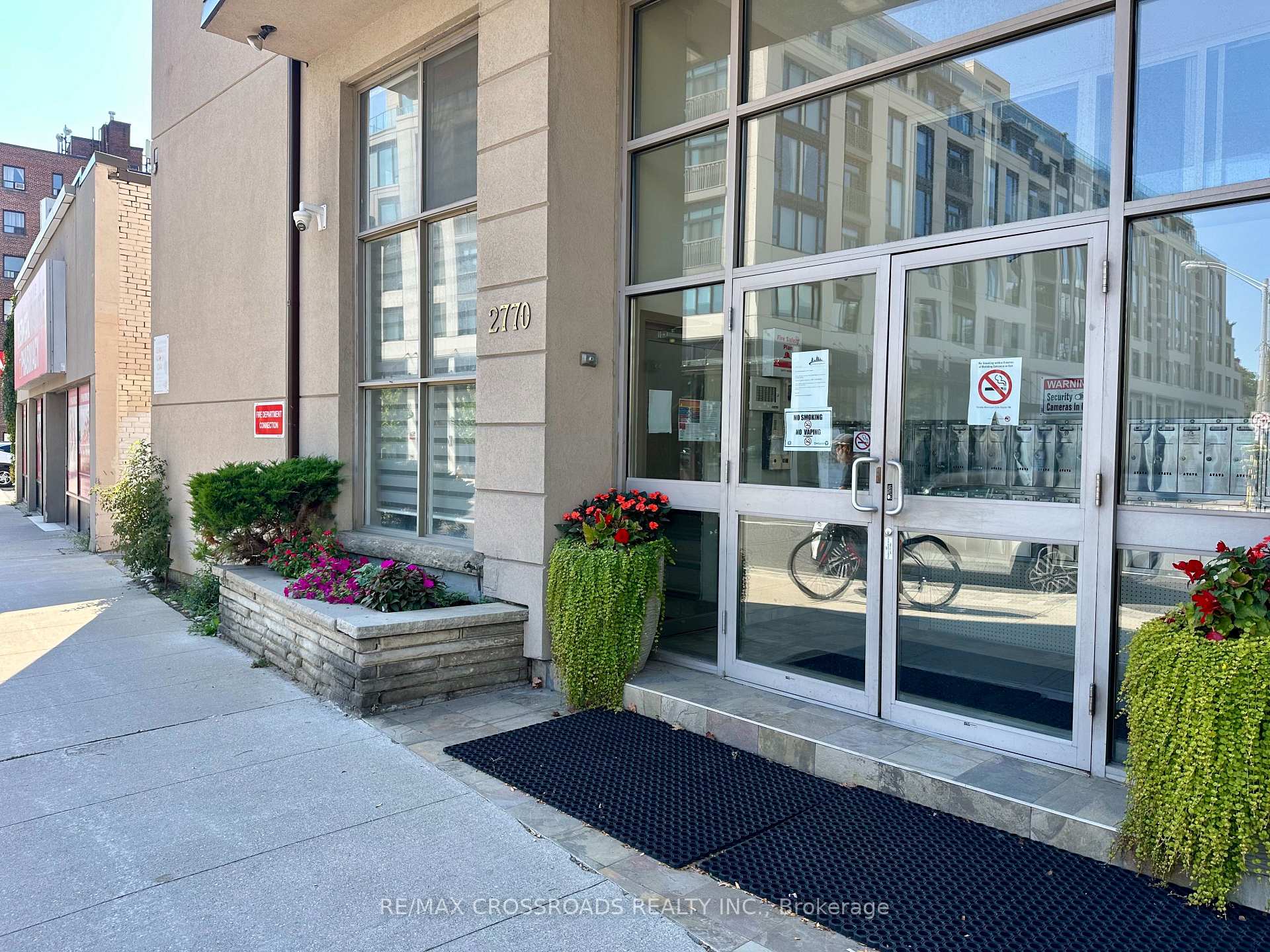 Front of Unit b7, 2770 Yonge Street