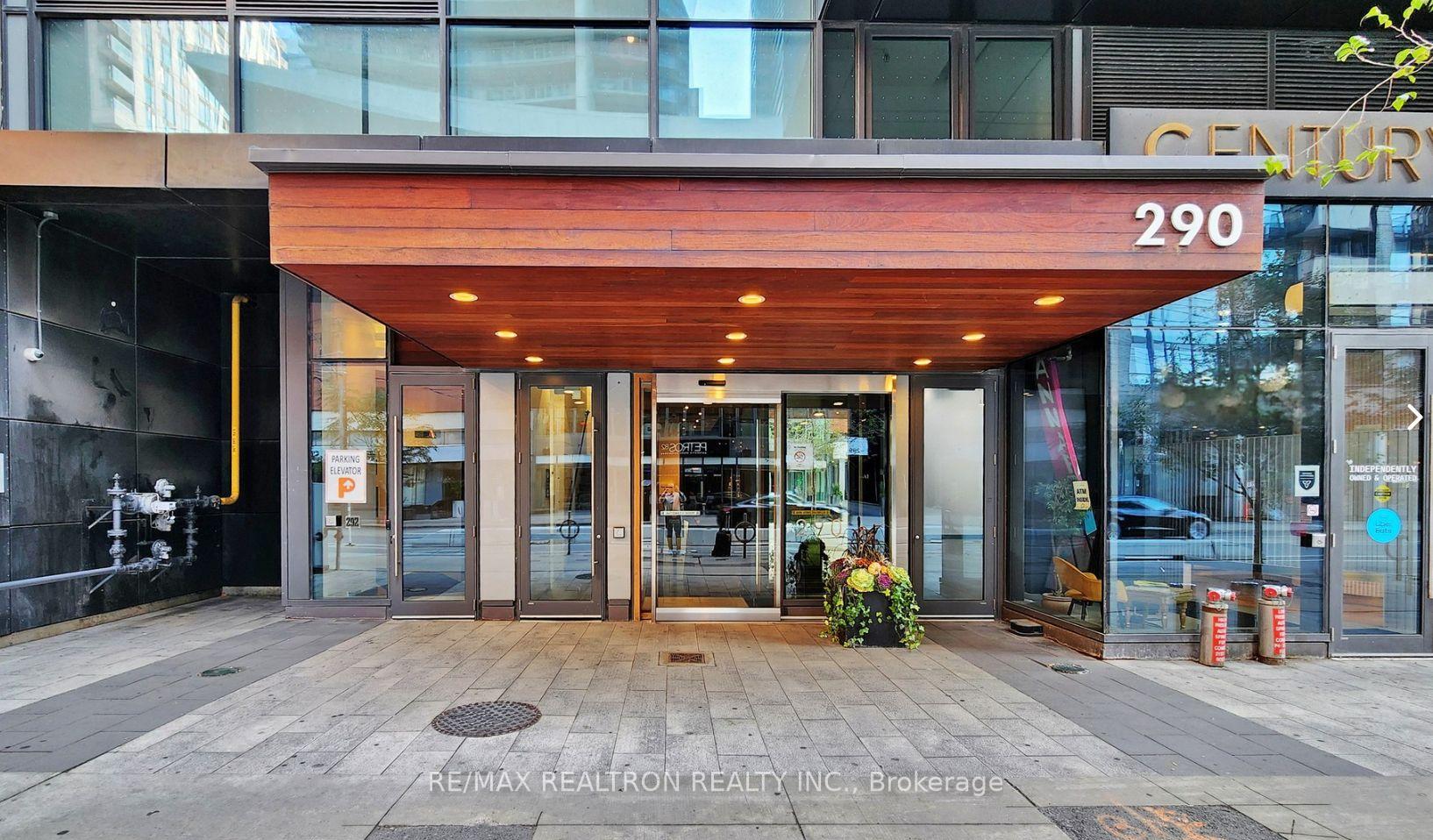 Front of Unit 2202, 290 Adelaide Street W