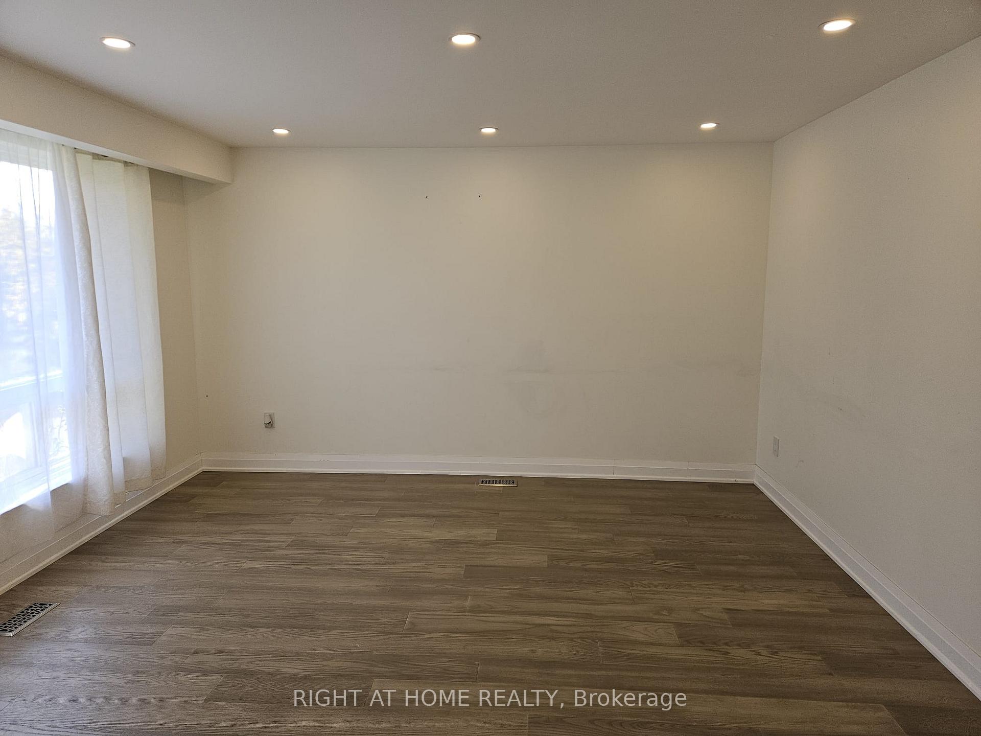 Photo 4 of 4 Jasper Drive, Aurora, Aurora Heights — HOMEH