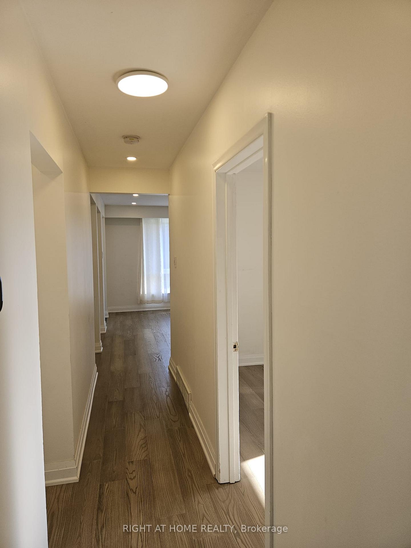Photo 6 of 4 Jasper Drive, Aurora, Aurora Heights — HOMEH