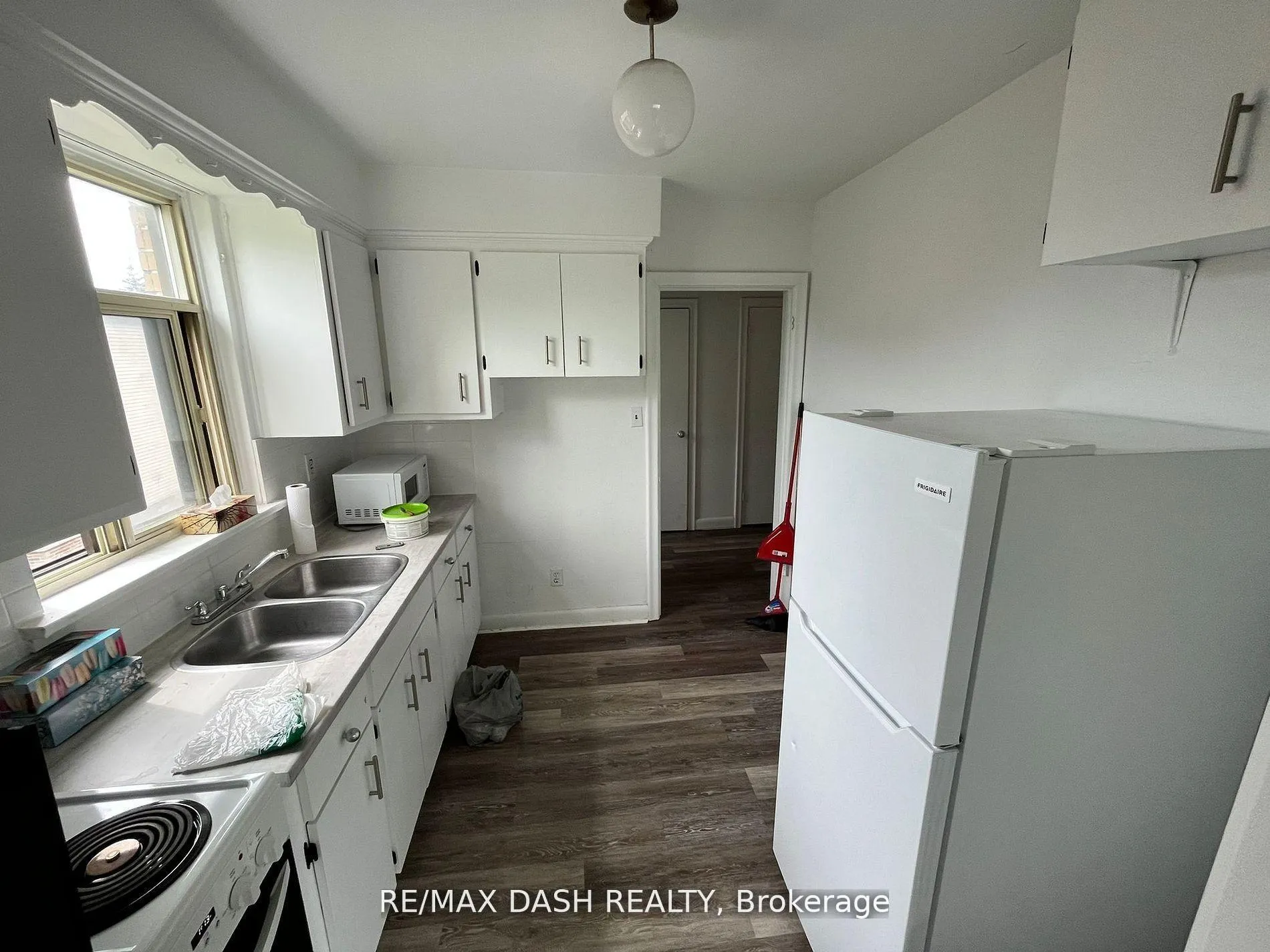 Photo 1 of Unit 8, 52 Neptune Drive, Toronto, Englemount-Lawrence — HOMEH