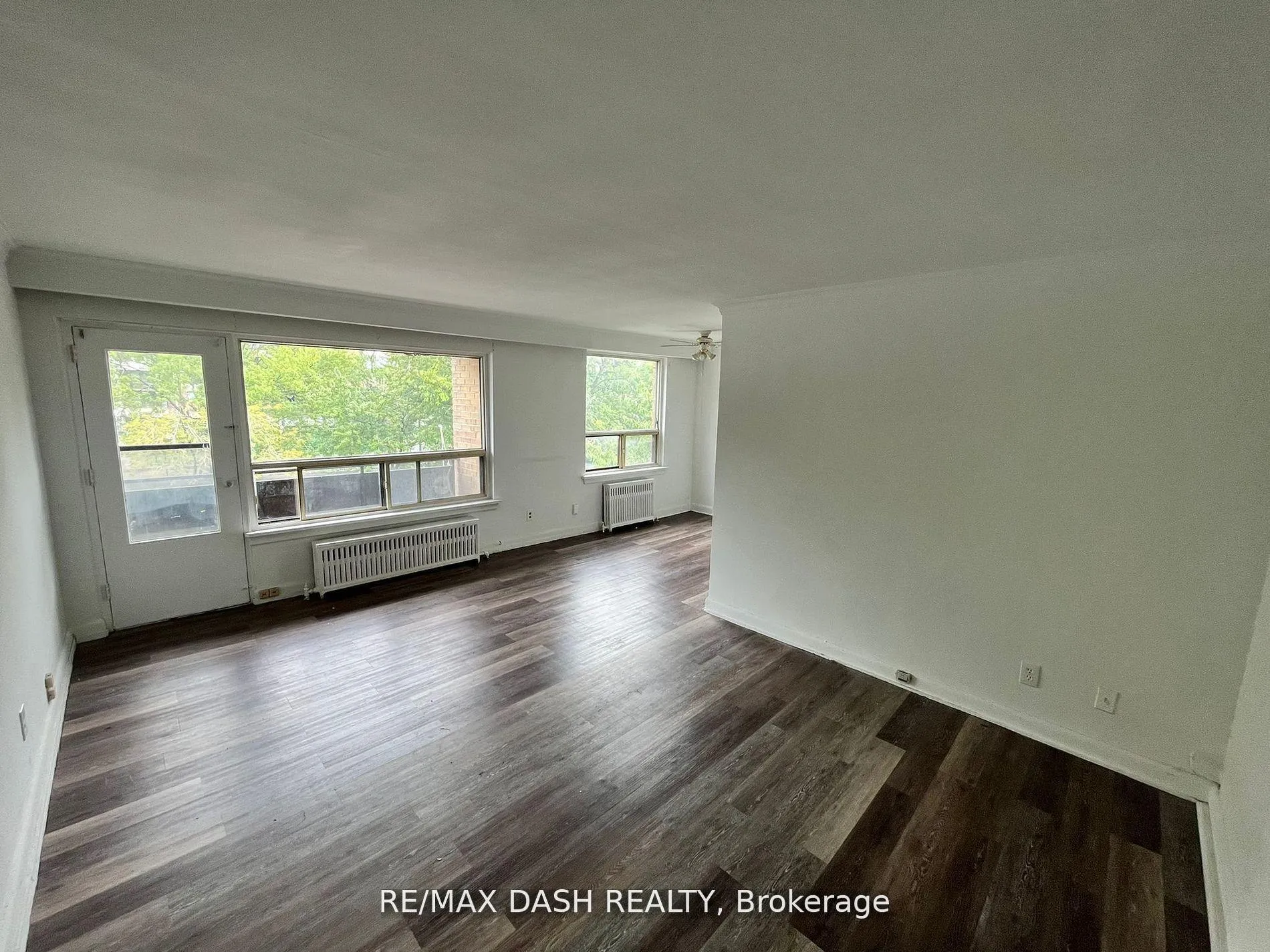 Photo 2 of Unit 8, 52 Neptune Drive, Toronto, Englemount-Lawrence — HOMEH
