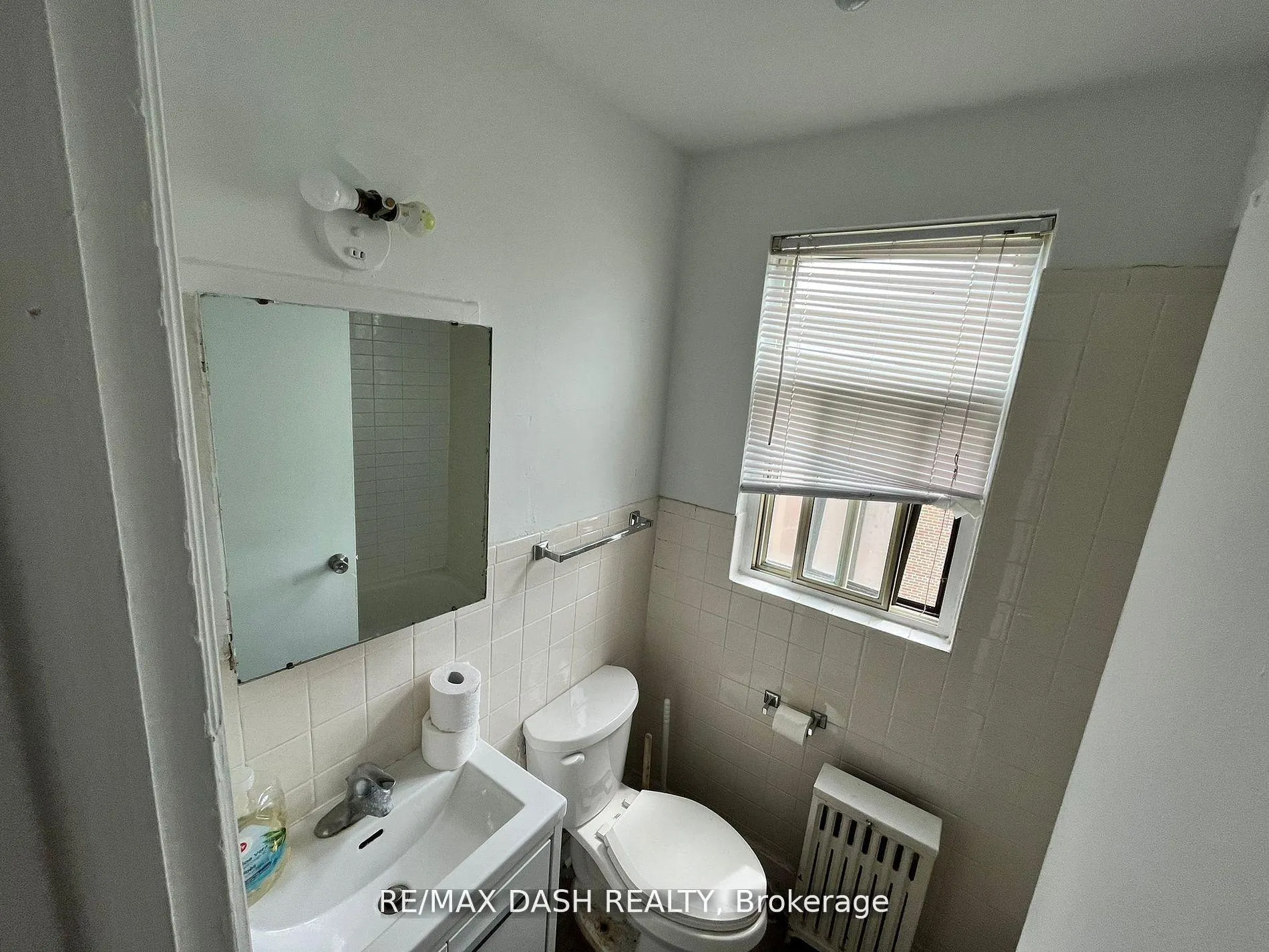 Photo 3 of Unit 8, 52 Neptune Drive, Toronto, Englemount-Lawrence — HOMEH