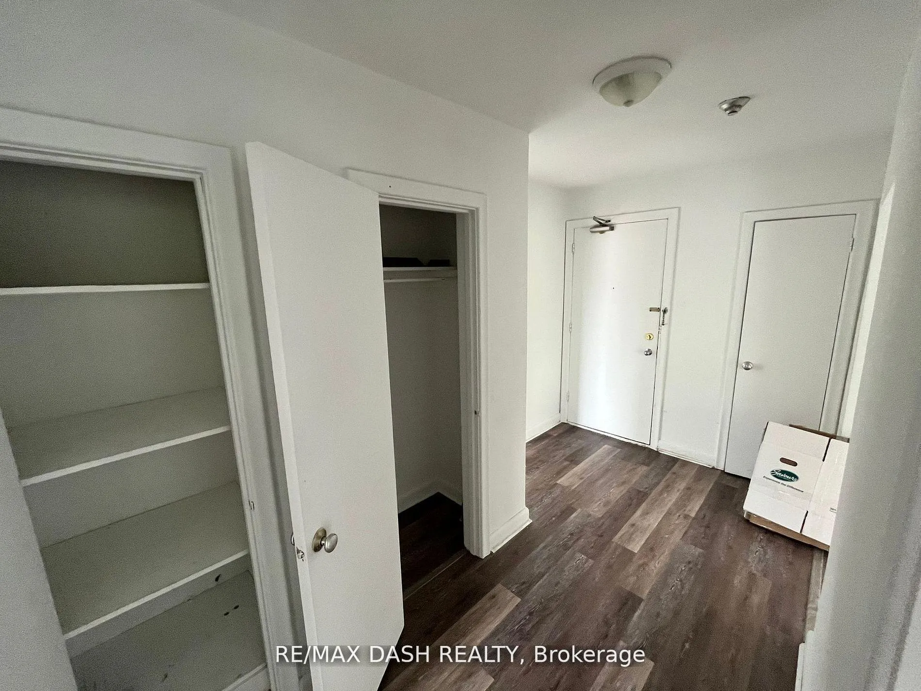 Photo 4 of Unit 8, 52 Neptune Drive, Toronto, Englemount-Lawrence — HOMEH