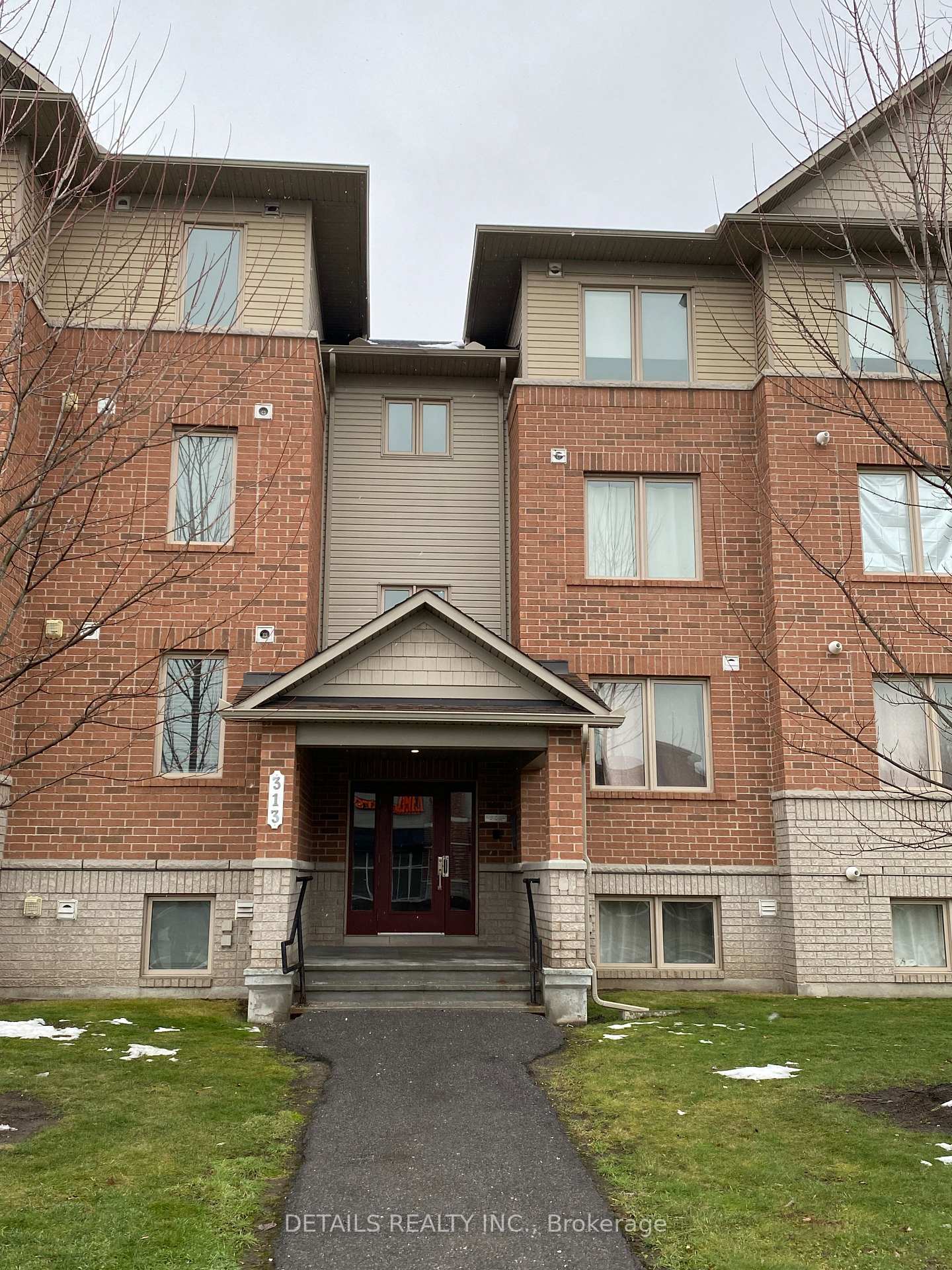 Front of Unit 4, 313 Cresthaven Drive