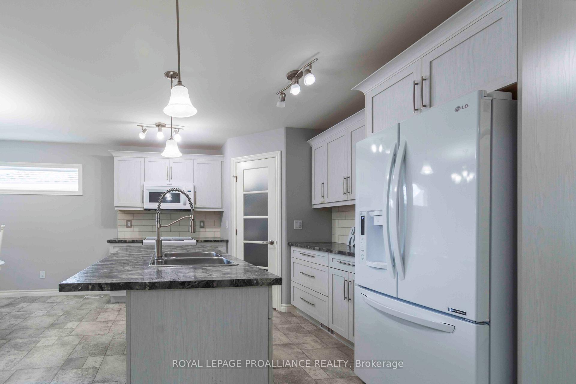 Photo 4 of 61 Deacon Place, Belleville, Belleville Ward — HOMEH