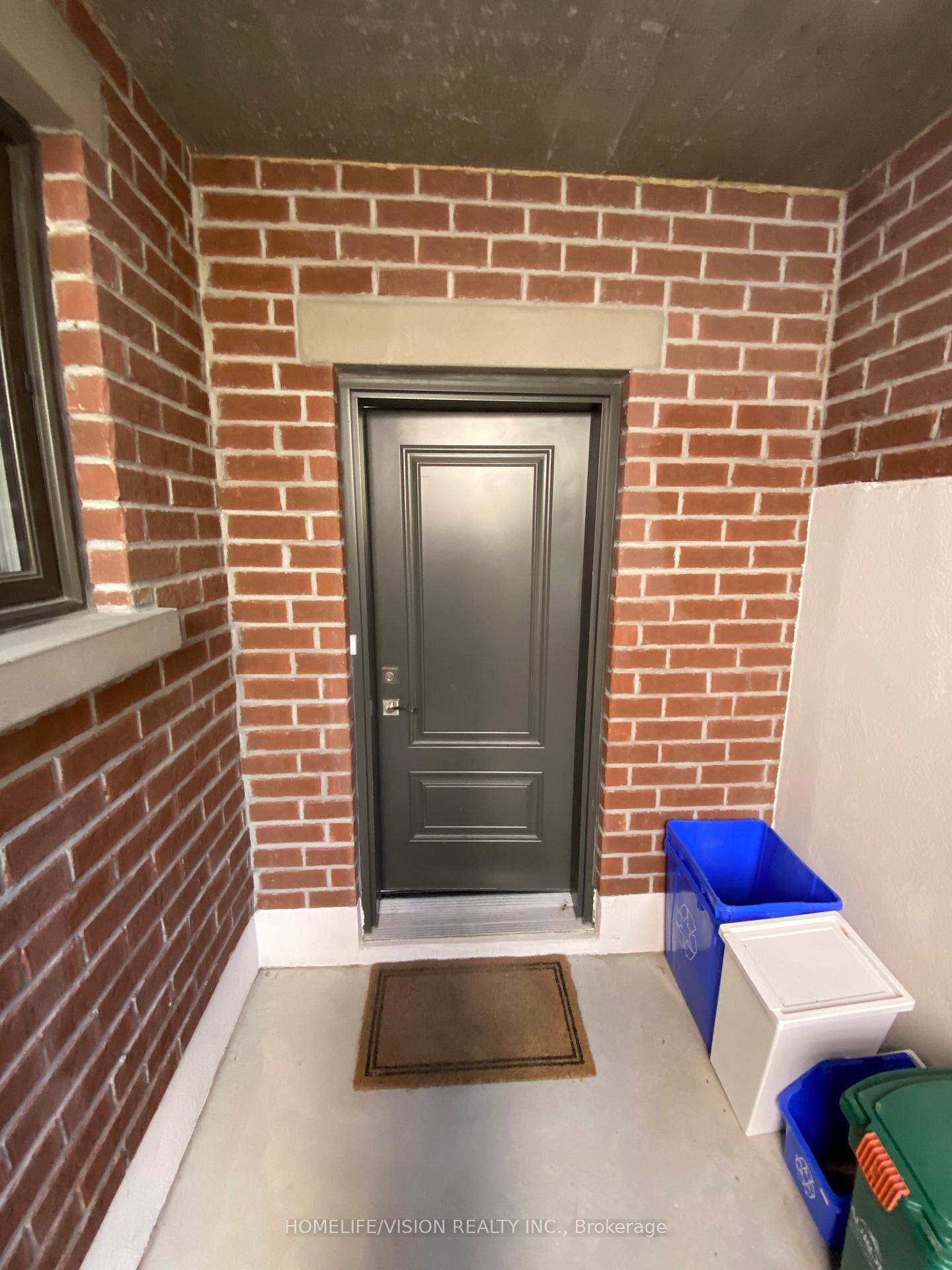 Photo 4 of Unit Bsmt, 11 Cousins Drive, Aurora, Aurora Village — HOMEH
