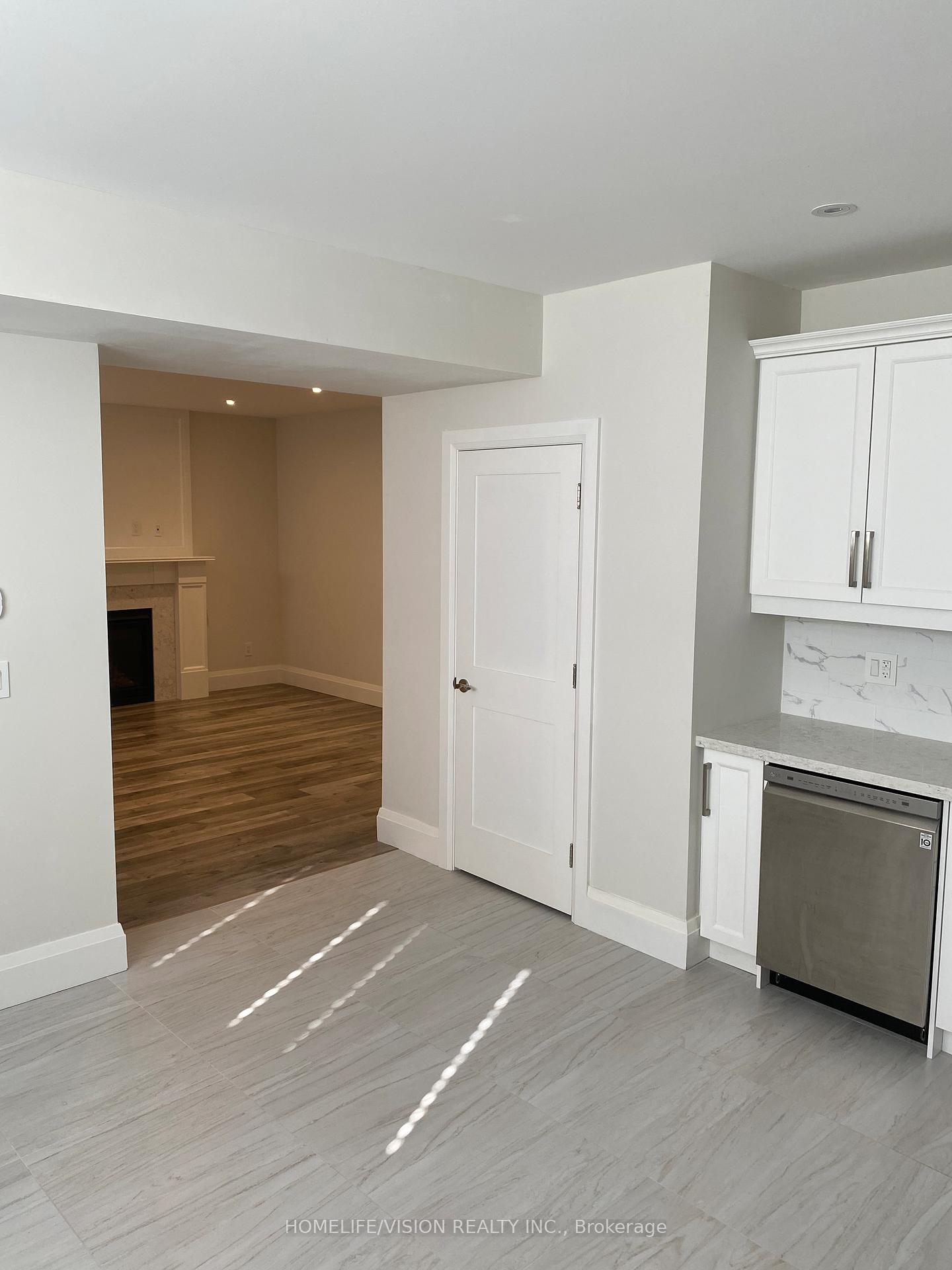 Photo 3 of Unit Bsmt, 11 Cousins Drive, Aurora, Aurora Village — HOMEH