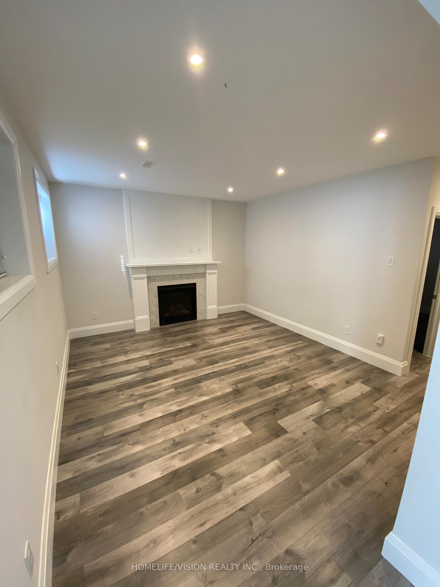 Photo 5 of Unit Bsmt, 11 Cousins Drive, Aurora, Aurora Village — HOMEH