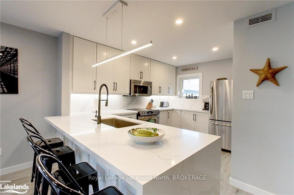 Photo 4 of 410 Mariners Way, Collingwood — HOMEH