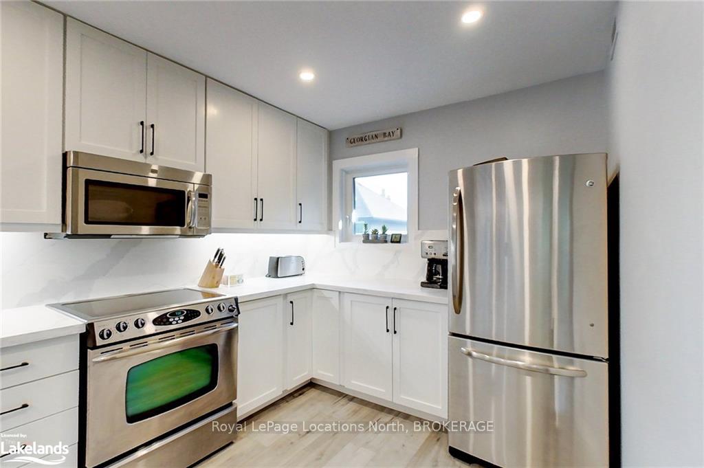 Photo 5 of 410 Mariners Way, Collingwood — HOMEH