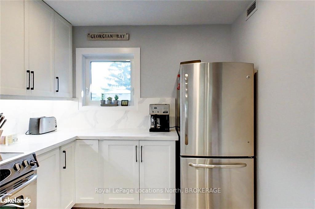 Photo 6 of 410 Mariners Way, Collingwood — HOMEH