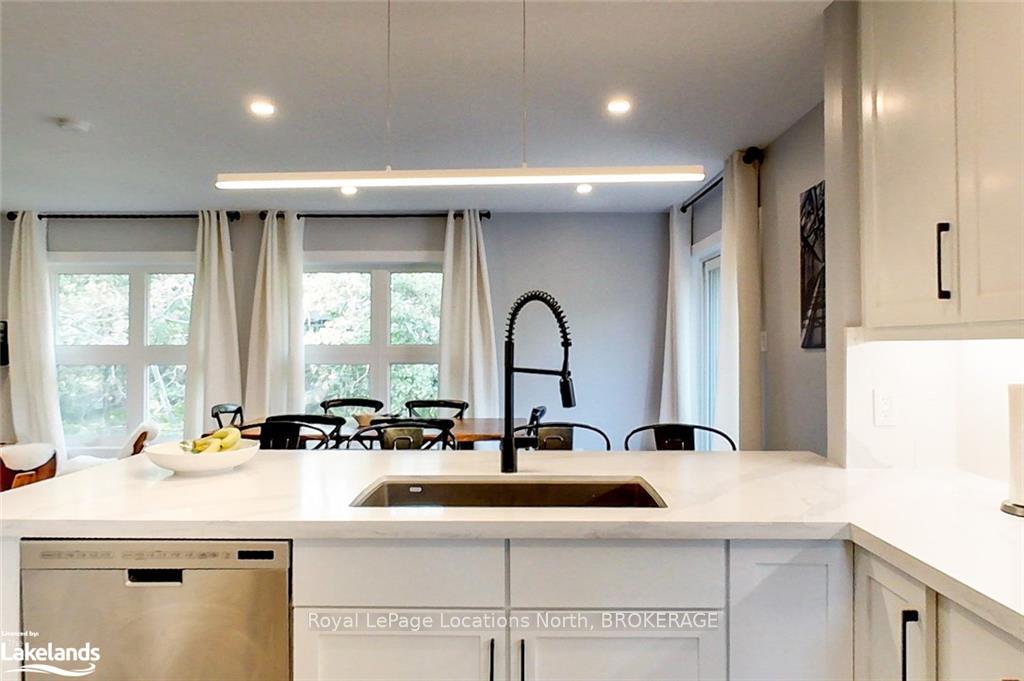 Photo 7 of 410 Mariners Way, Collingwood — HOMEH