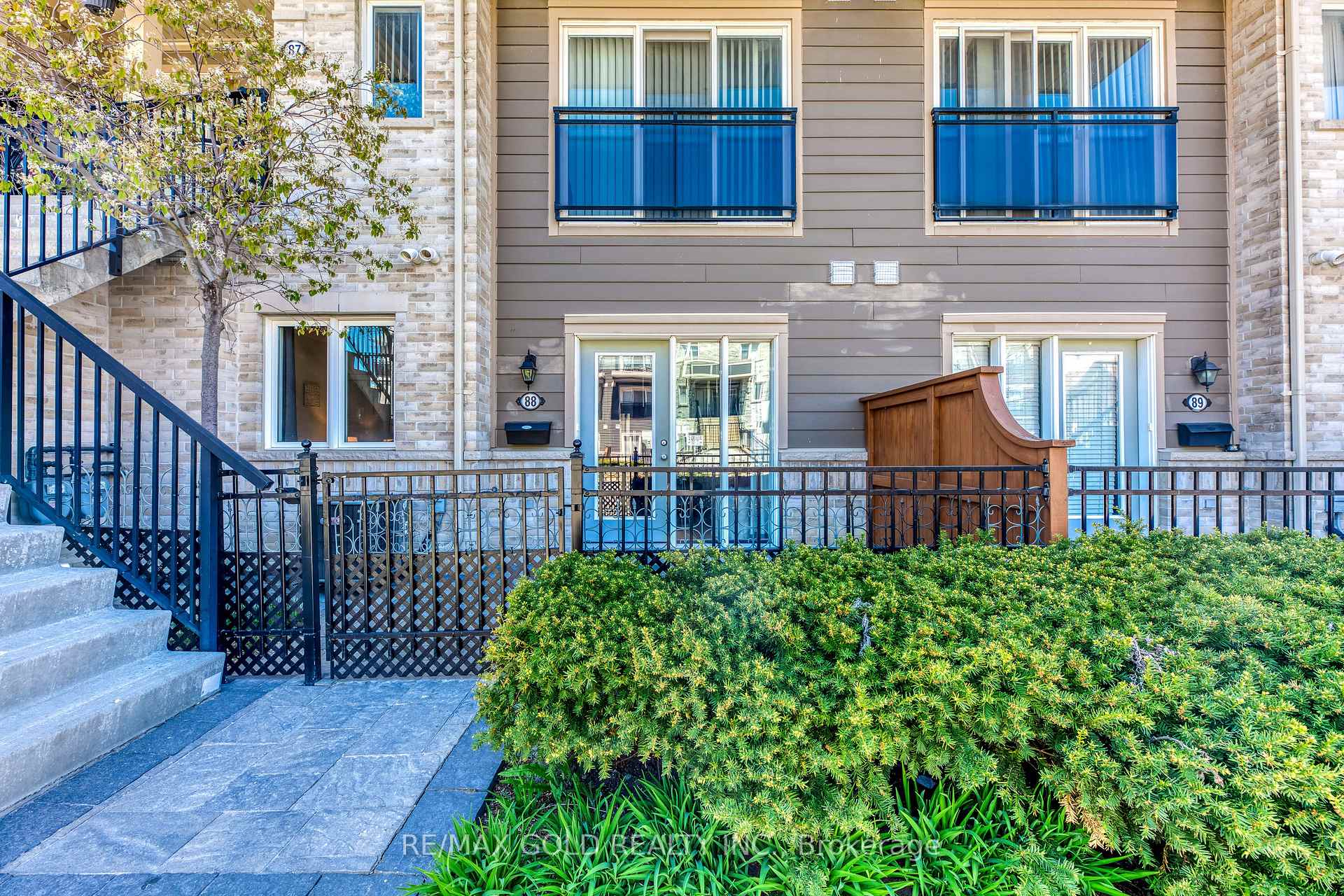 Front of Unit 88, 60 Fairwood Circle