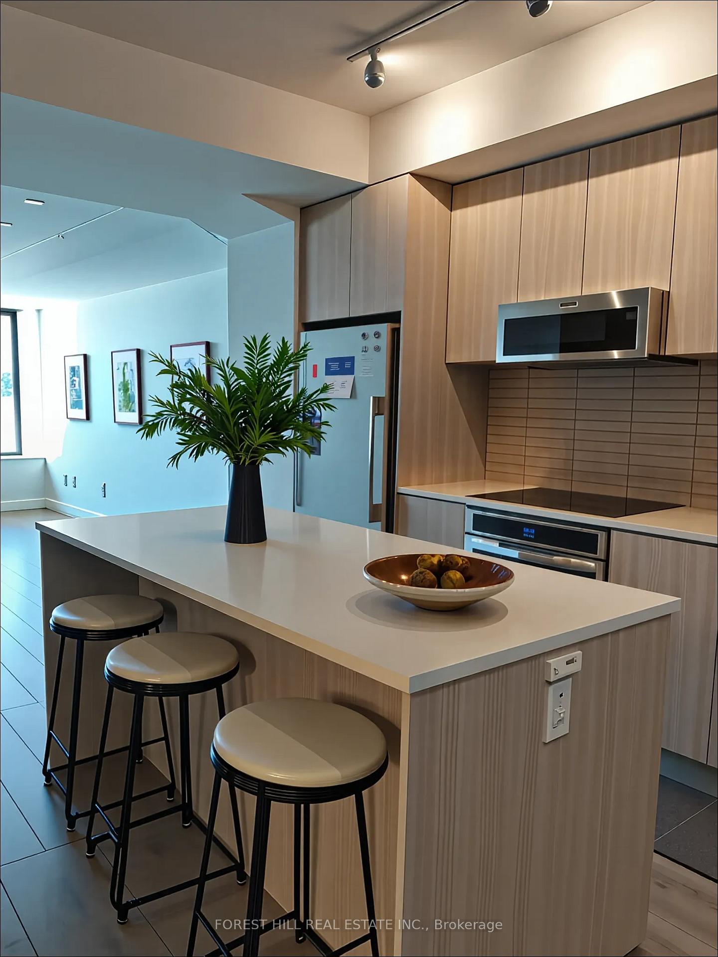 Photo 13 of Unit 809, 185 Dunlop Street, Barrie, Lakeshore — HOMEH