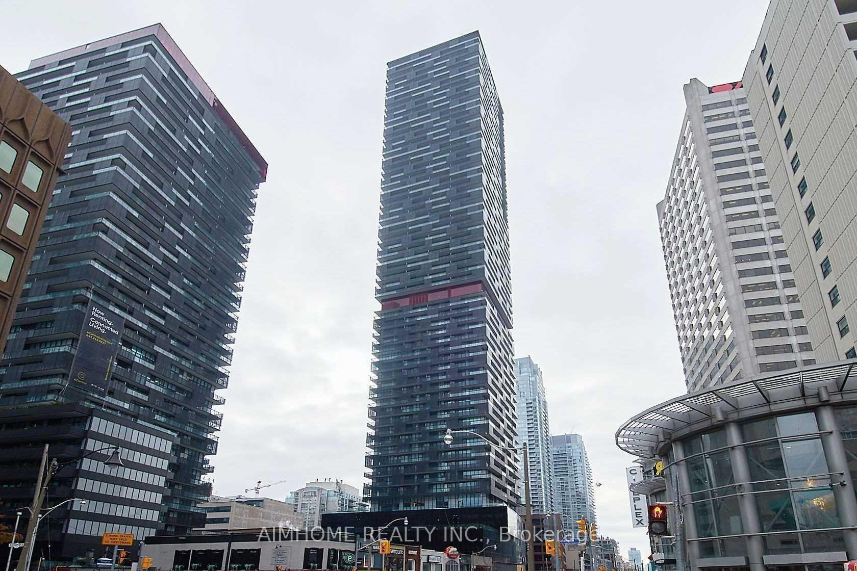 Front of Unit 3111, 8 Eglinton Avenue E