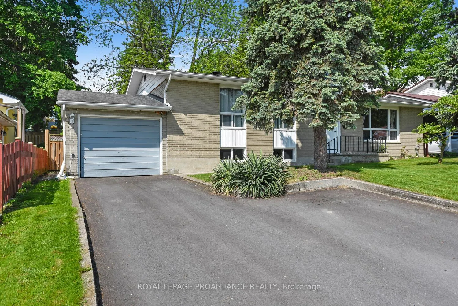 Photo 1 of 18 Convay Crescent, Brockville — HOMEH