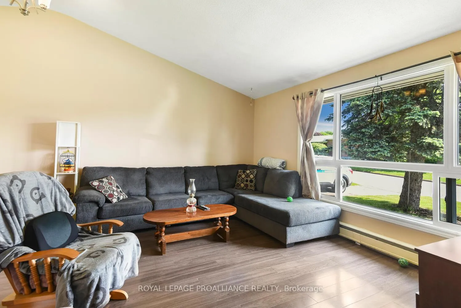Photo 6 of 18 Convay Crescent, Brockville — HOMEH