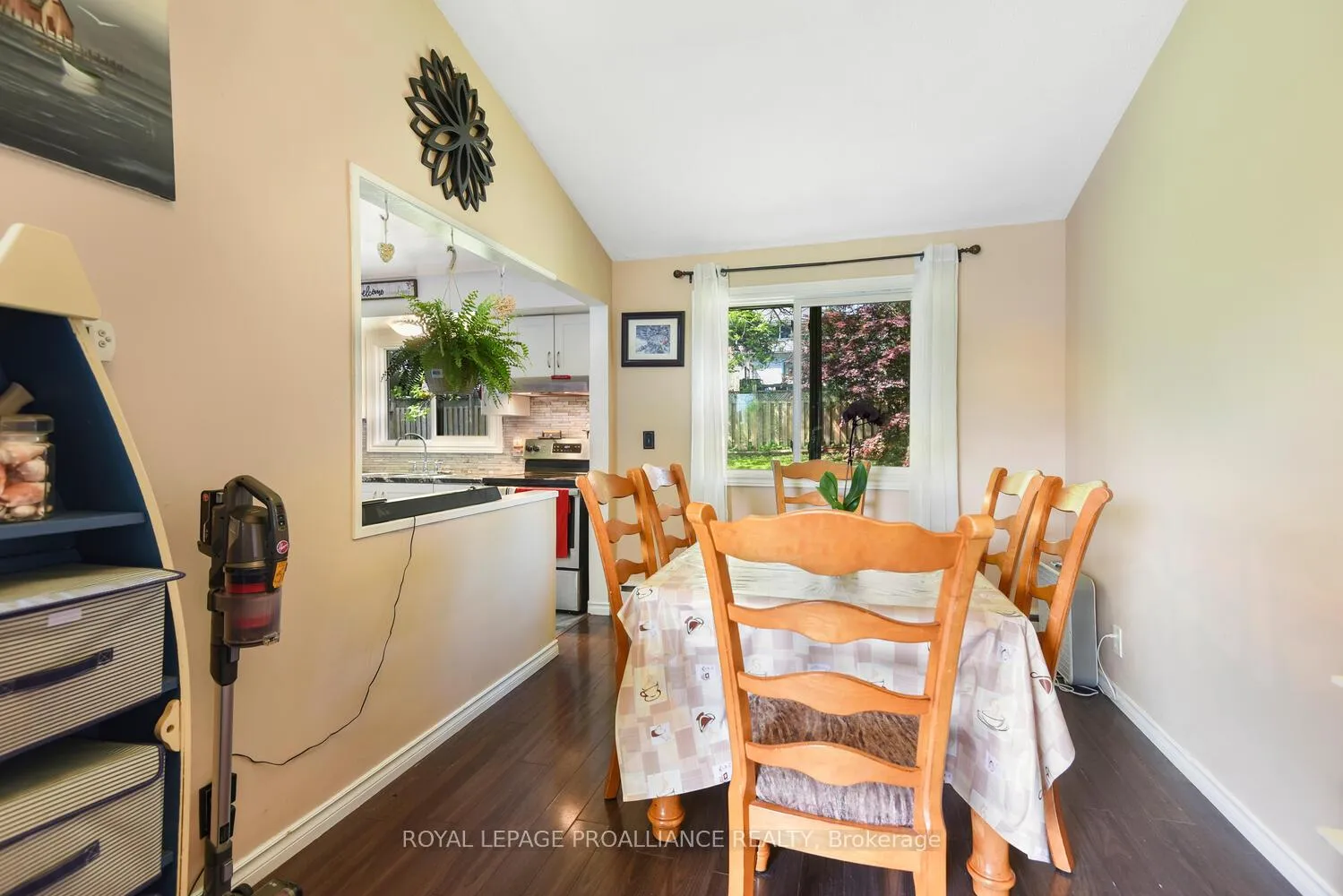 Photo 8 of 18 Convay Crescent, Brockville — HOMEH