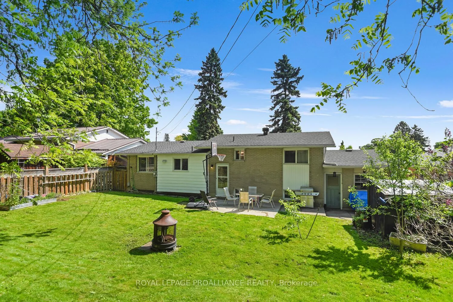 Photo 28 of 18 Convay Crescent, Brockville — HOMEH
