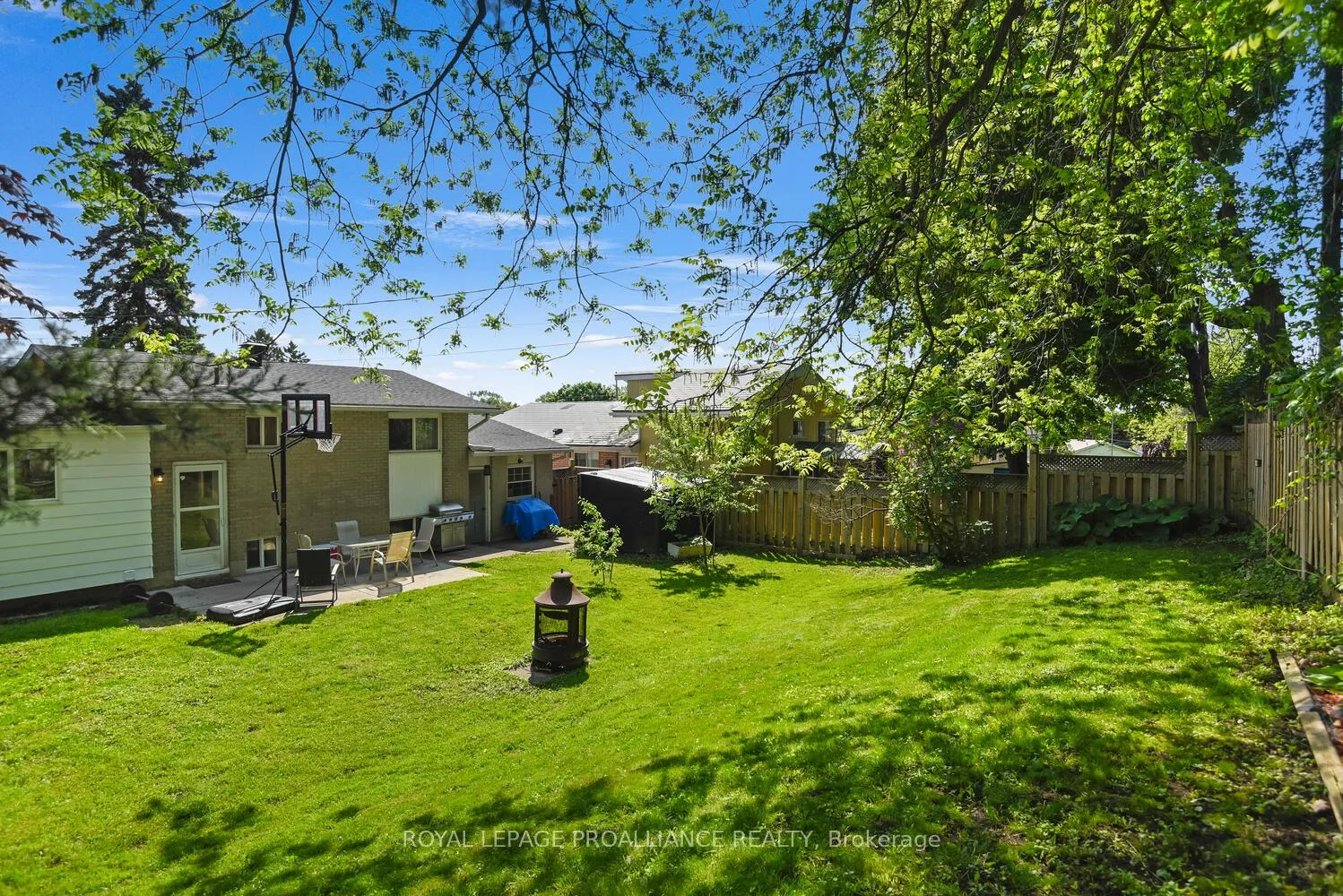 Photo 30 of 18 Convay Crescent, Brockville — HOMEH