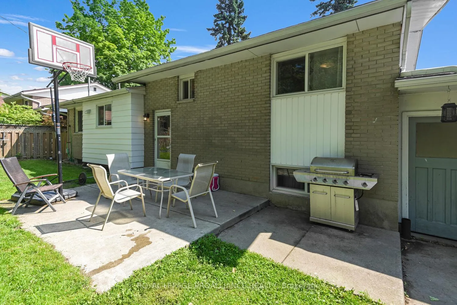 Photo 33 of 18 Convay Crescent, Brockville — HOMEH