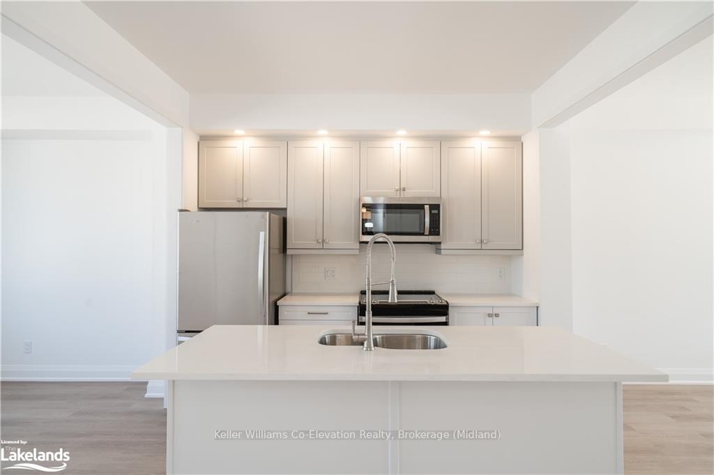 Photo 7 of 30 Danielle Crescent, Midland — HOMEH