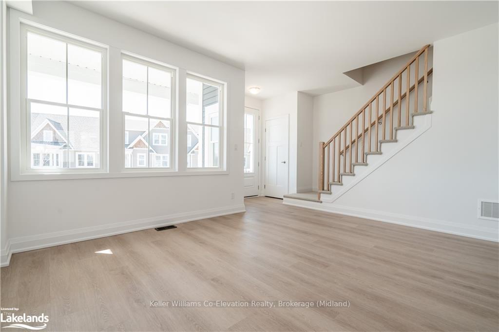 Photo 11 of 30 Danielle Crescent, Midland — HOMEH