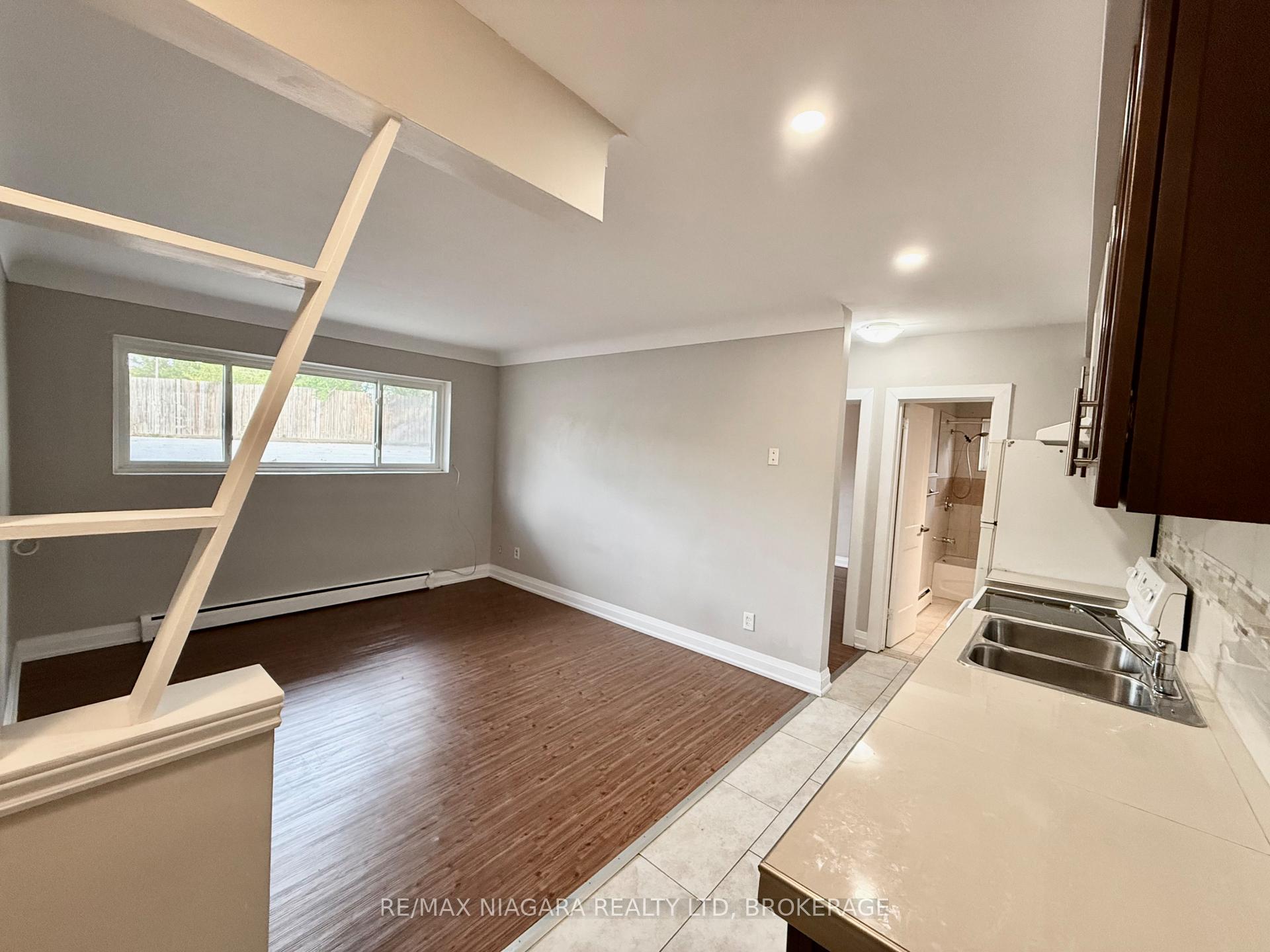 Photo 6 of Unit 2, 286 Vine Street, St. Catharines, Carlton/Bunting — HOMEH