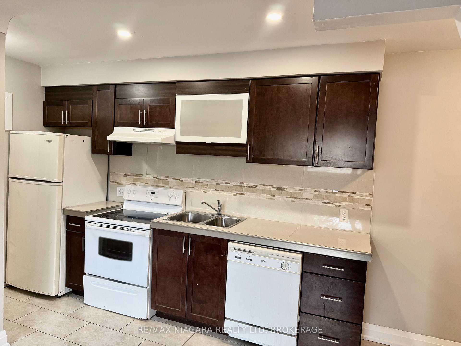 Photo 7 of Unit 2, 286 Vine Street, St. Catharines, Carlton/Bunting — HOMEH