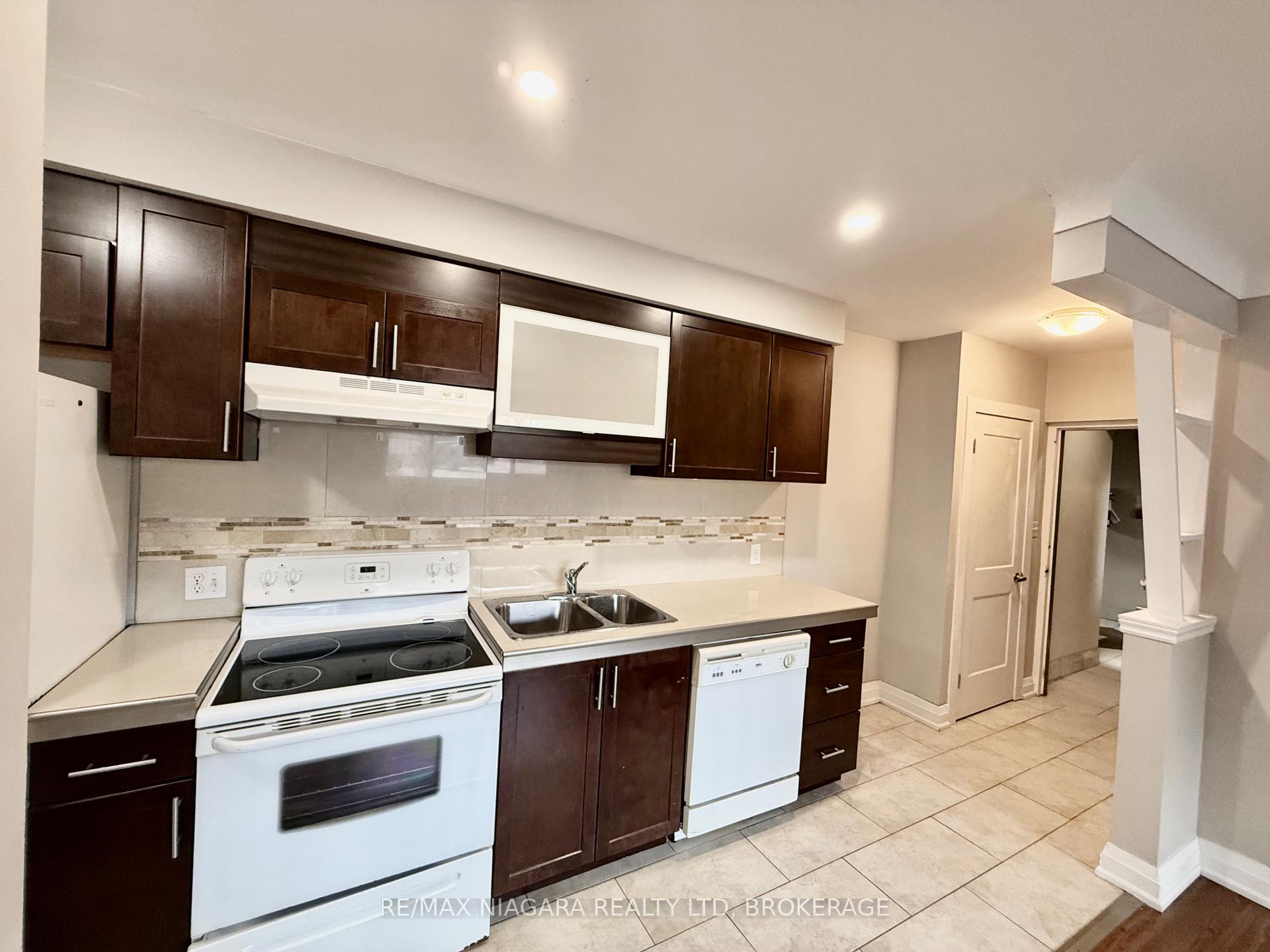 Photo 8 of Unit 2, 286 Vine Street, St. Catharines, Carlton/Bunting — HOMEH